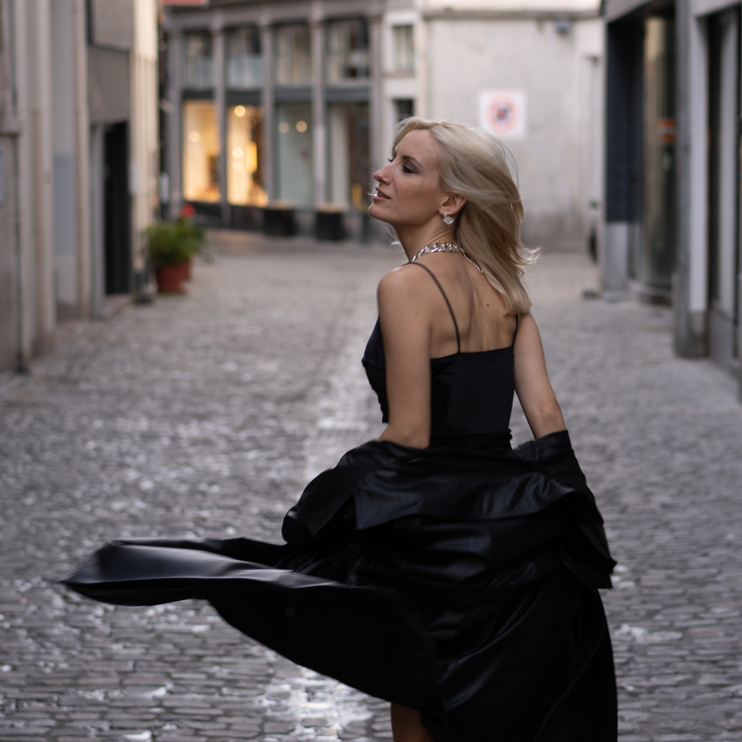 Little black dress / Brussel. Tatyana Van Hedent een fotograaf te Zele, Oost-Vlaanderen