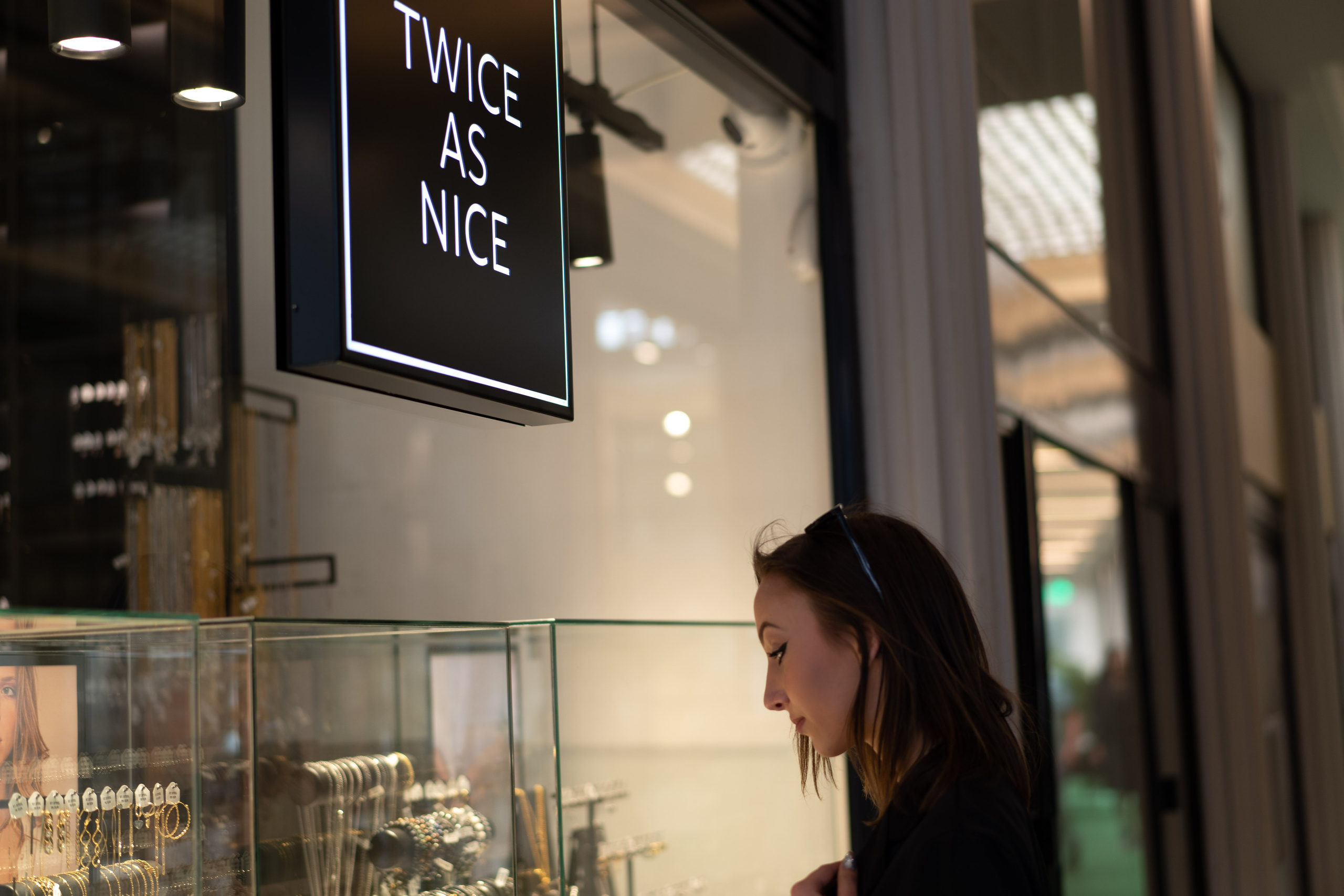 Little black dress / Antwerp. Tatyana Van Hedent een fotograaf te Zele, Oost-Vlaanderen