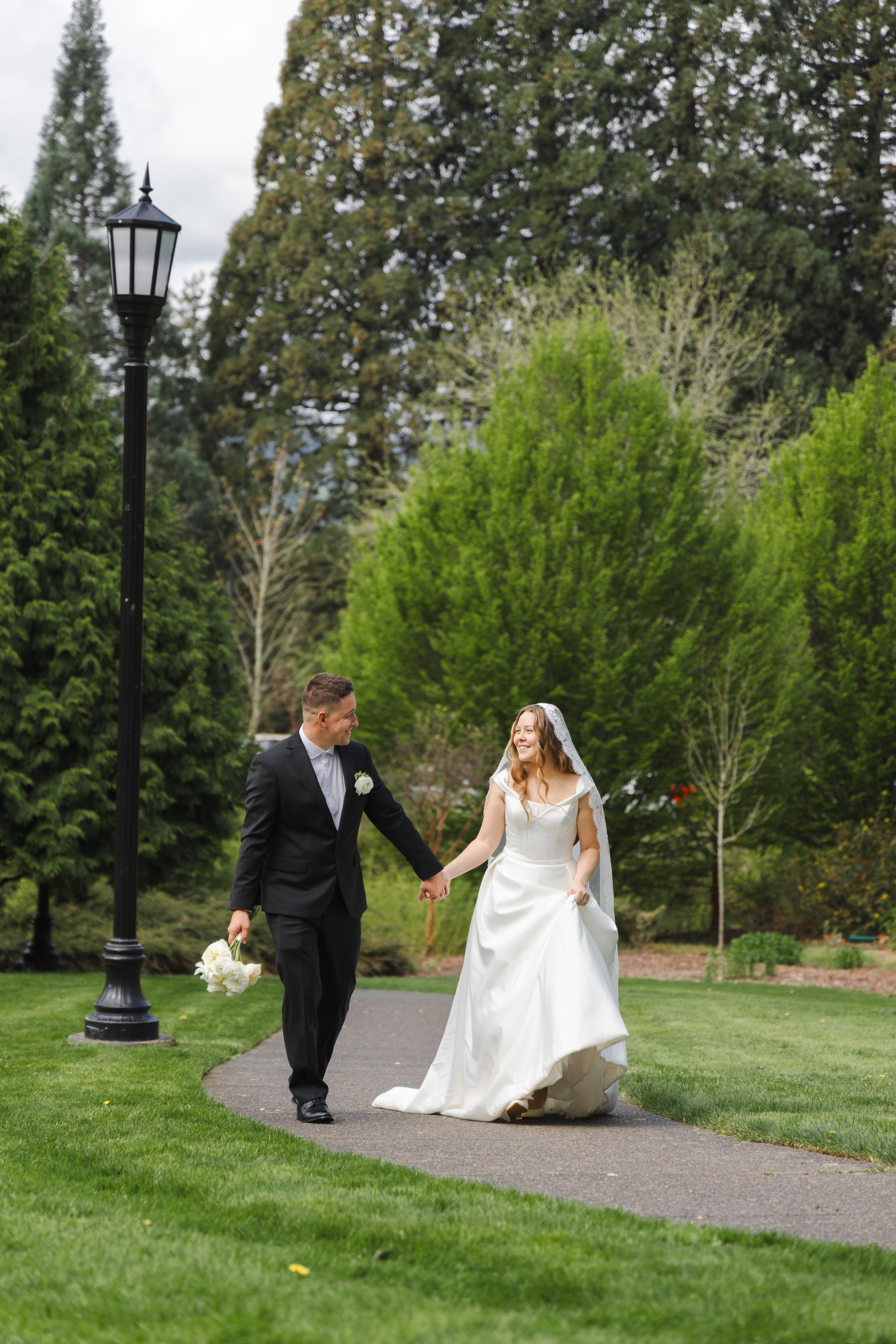 Wedding photography. Eikanmedia | Photographer and videographer capturing weddings, families, engagements, pregnancy & newborns | Vancouver, WA | USA