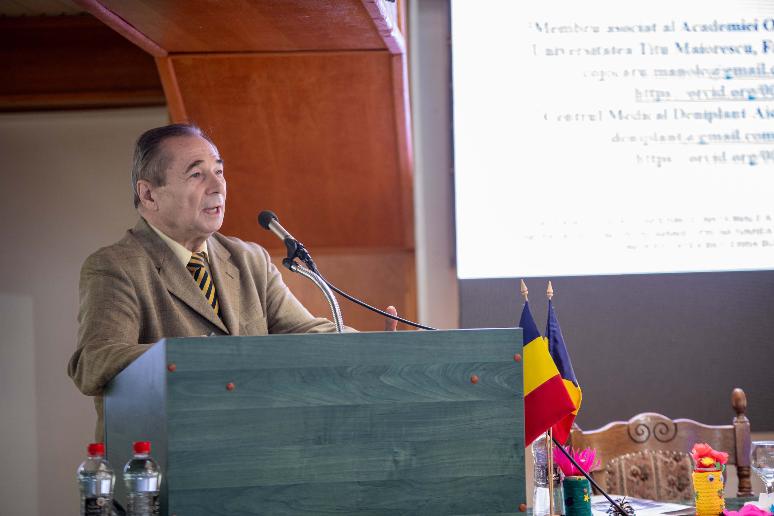 Fotografia la conferinta Cajal. Mugurel anghel