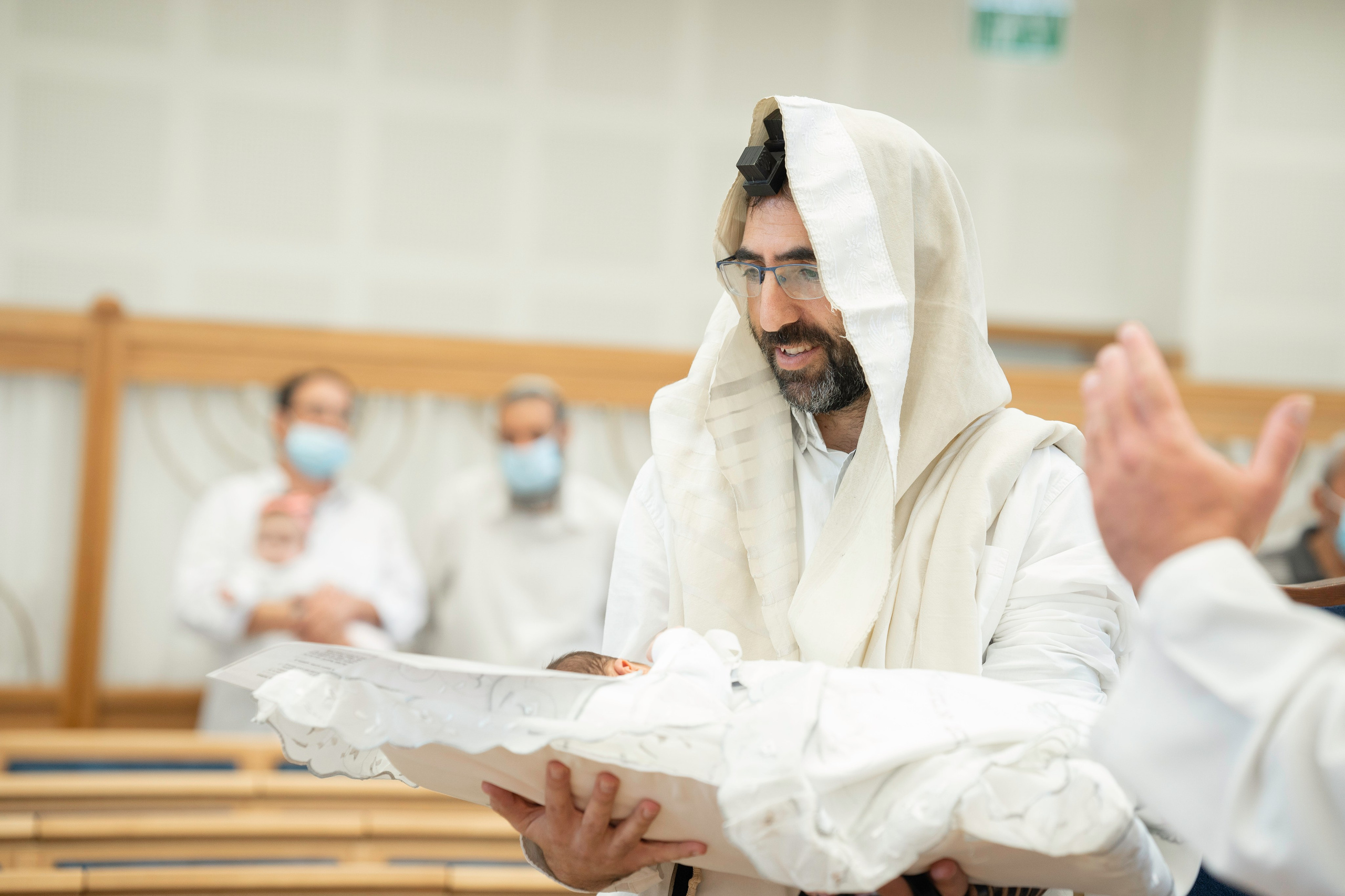 הברית של יוסף וחנה. יוסף מזרחי צילום חתונה, ברית וזוגיות. צלם מקצועי שאוהב להוציא אתכם הכי יפים ברגעים הכי מרגשים