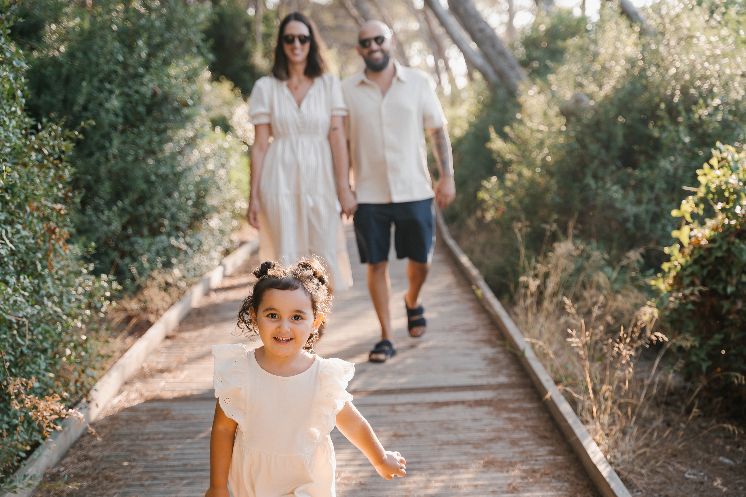 Rebeca, Roman y Laia. Fotógrafa de bodas y familias en España, Valencia: Nadia ProFoto