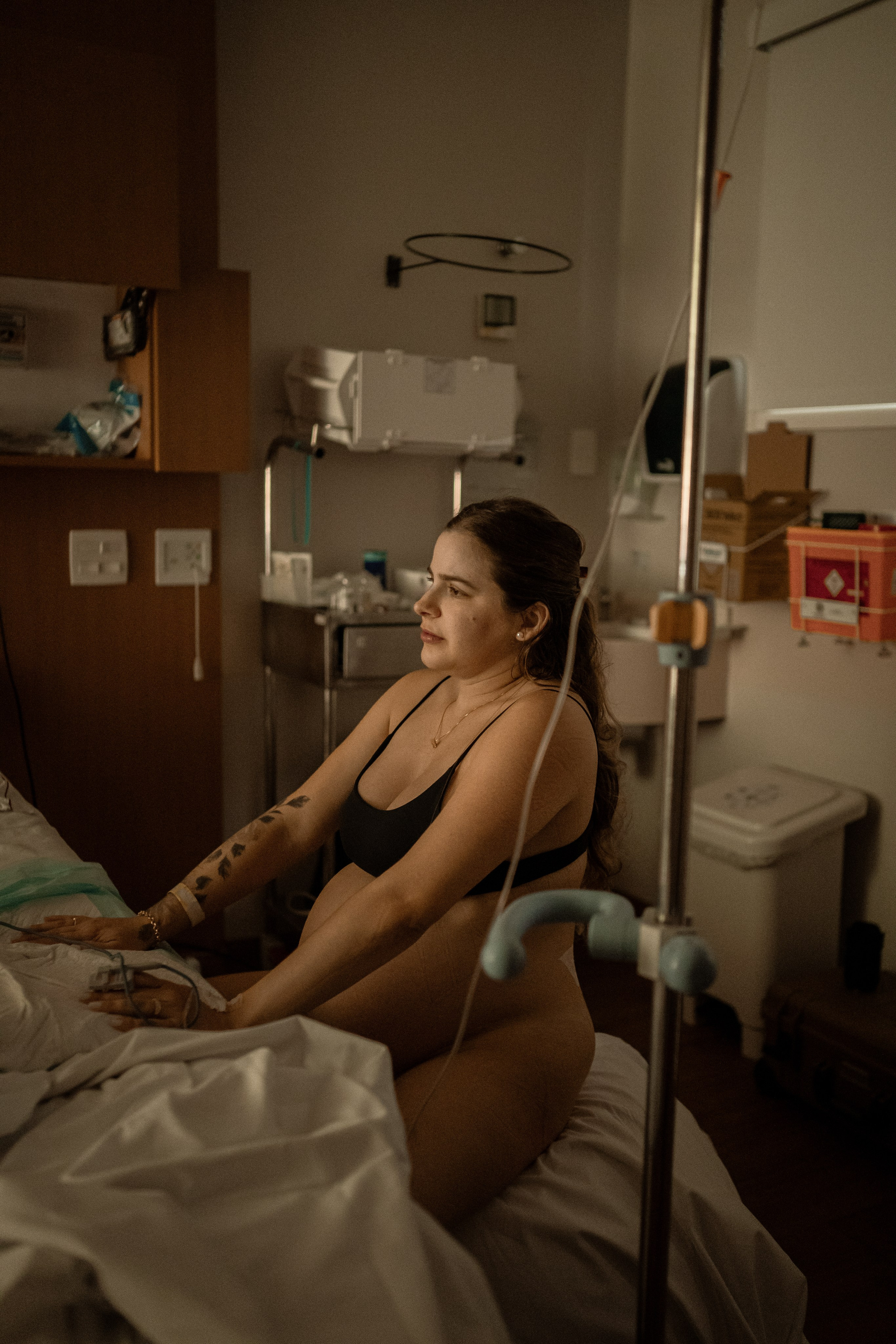 Parto. Filmes e fotos de parto e família com estética cinematográfica