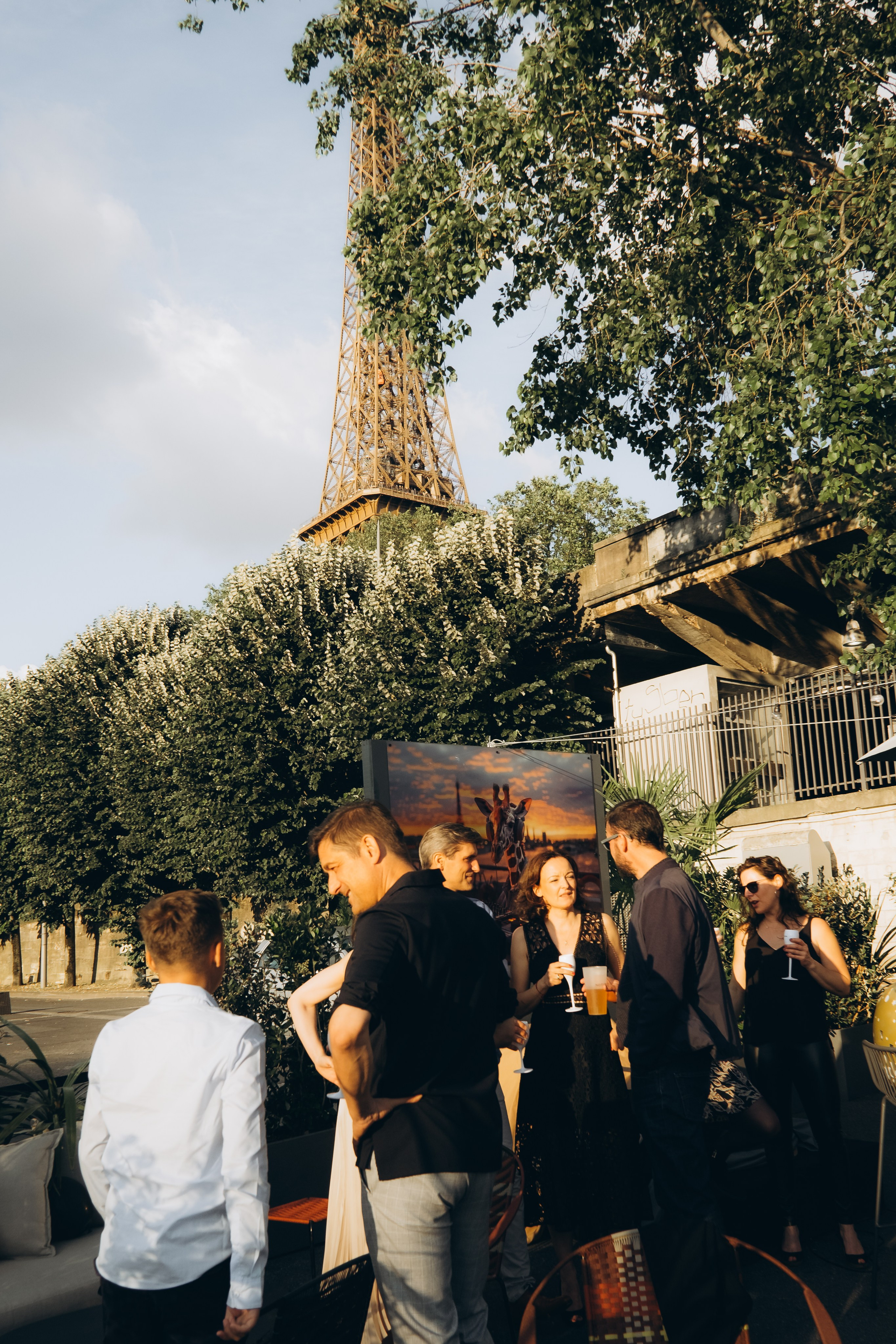 Marie’s Birthday with an Eiffel Tower view. Photographer in Paris Marina Chaput