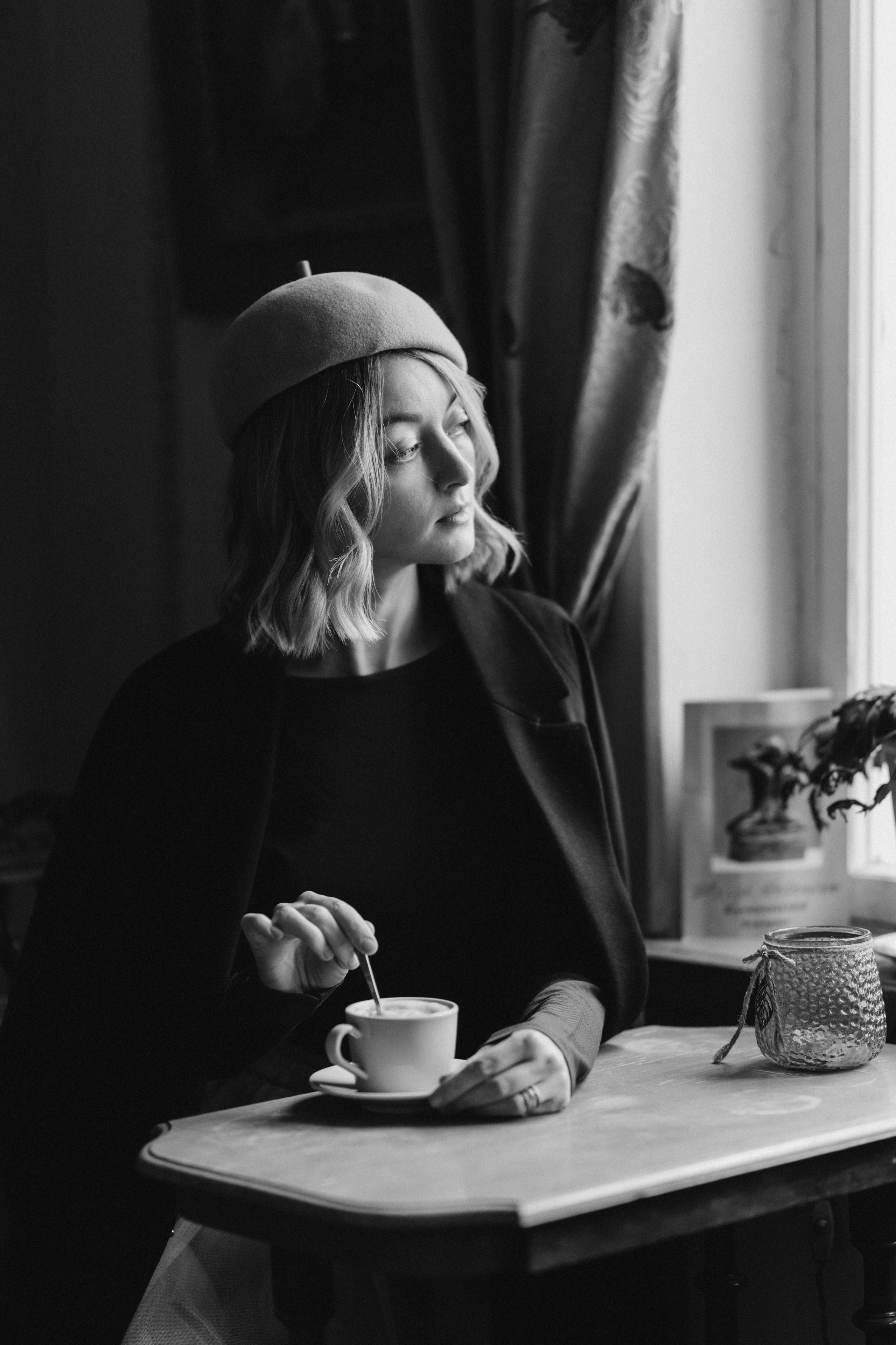 Woman phoshoot. Wedding and potrait photographer in Helsinki Vickan O