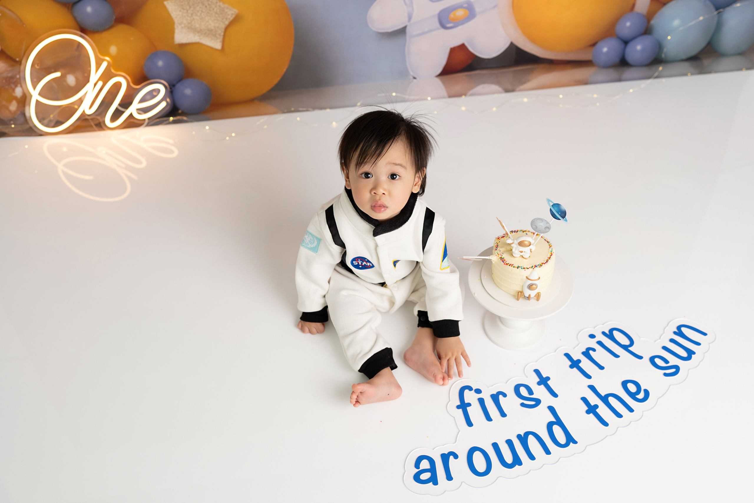 CAKE SMASH PHOTOGRAPHY. Newborn, Sitter and Cake Smash Photographer in Doha, Qatar