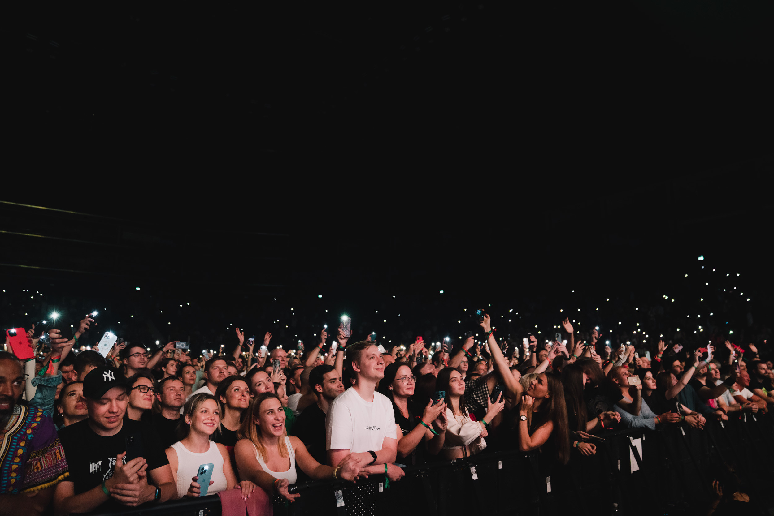 Photoshoot from rock B2band performance at Coca-Cola Arena, Dubai. Sergio Russo — TOP Wedding Photographer in Dubai