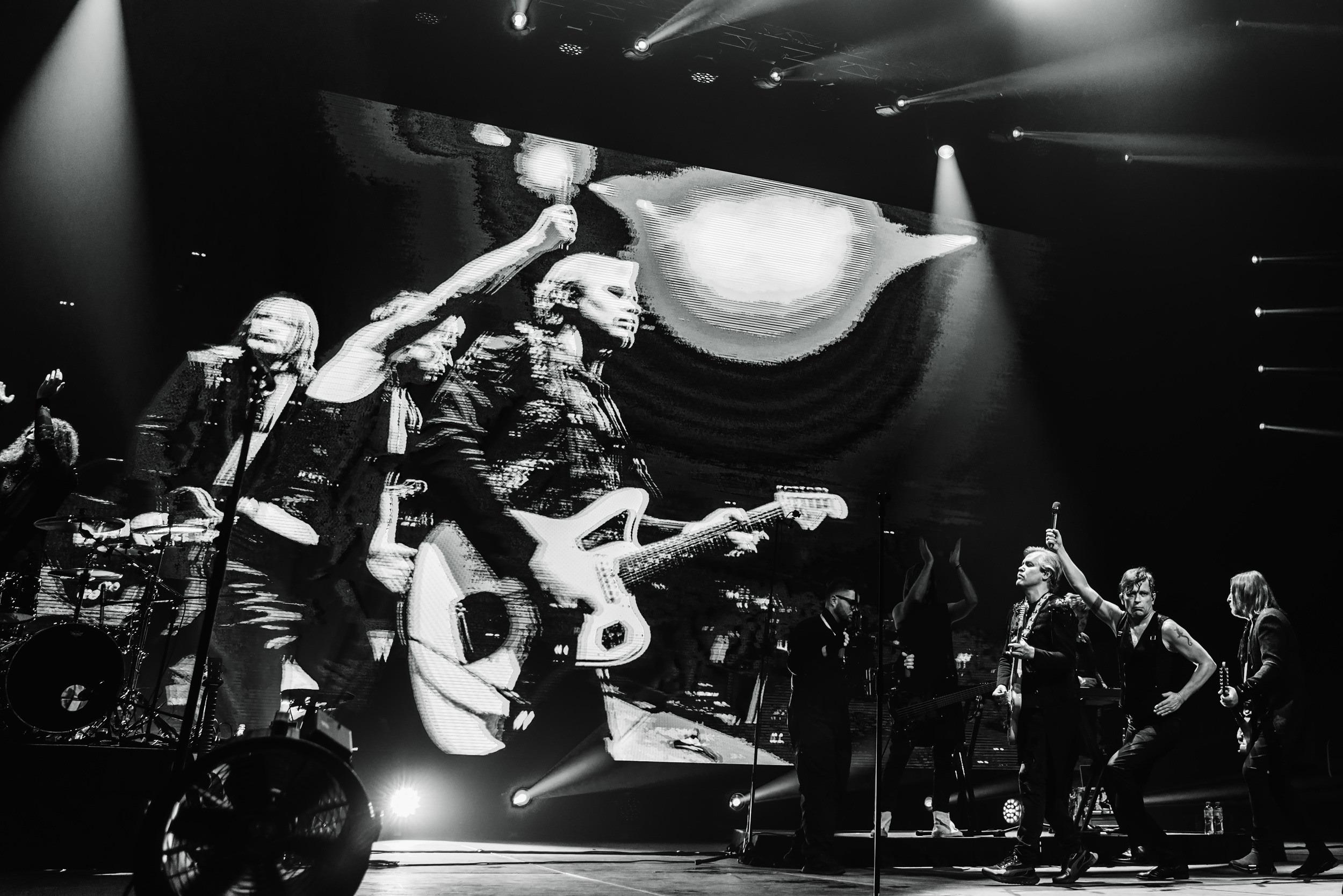 Photoshoot from rock B2band performance at Coca-Cola Arena, Dubai. Sergio Russo — TOP Wedding Photographer in Dubai