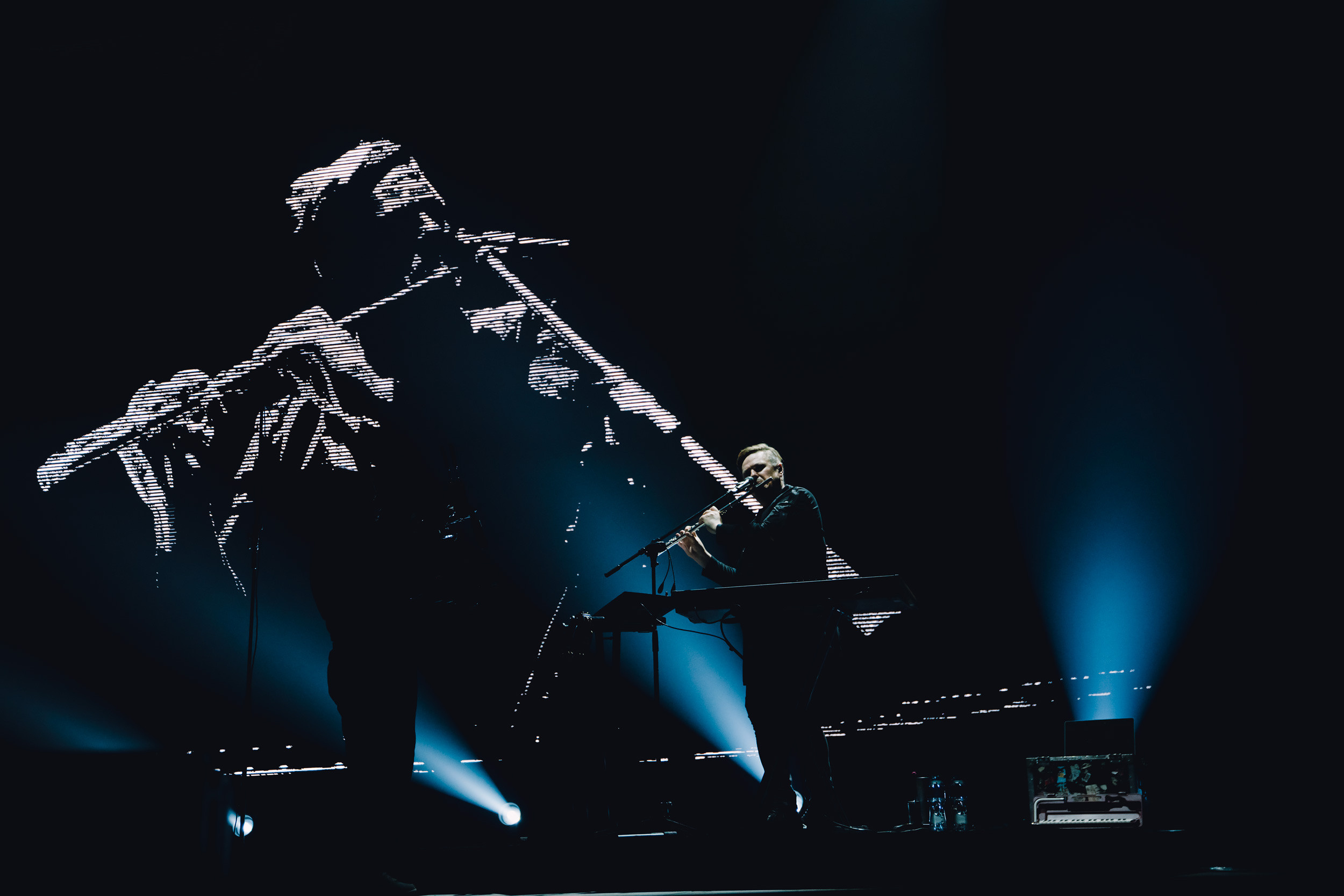 Photoshoot from rock B2band performance at Coca-Cola Arena, Dubai. Sergio Russo — TOP Wedding Photographer in Dubai