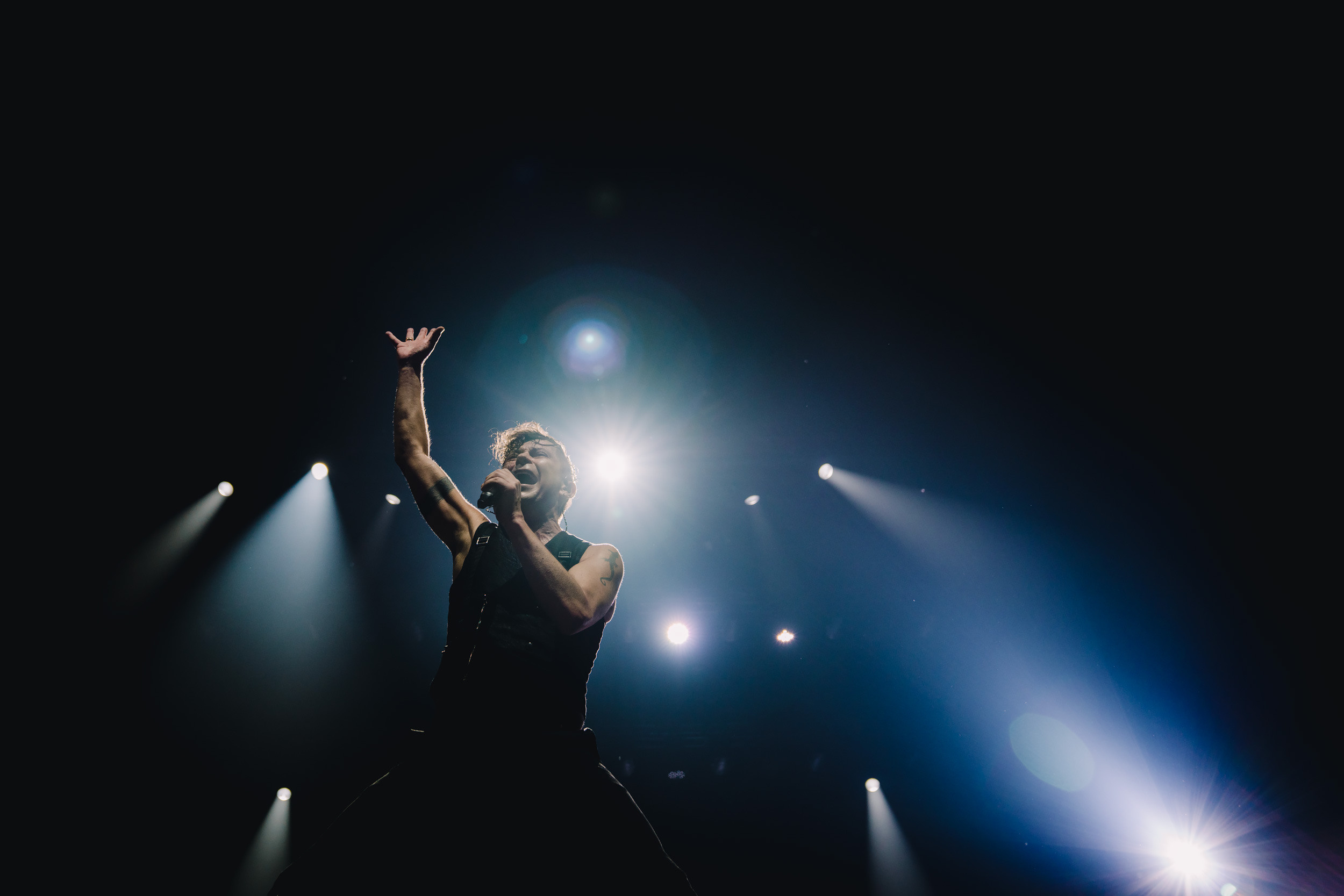 Photoshoot from rock B2band performance at Coca-Cola Arena, Dubai. Sergio Russo — TOP Wedding Photographer in Dubai