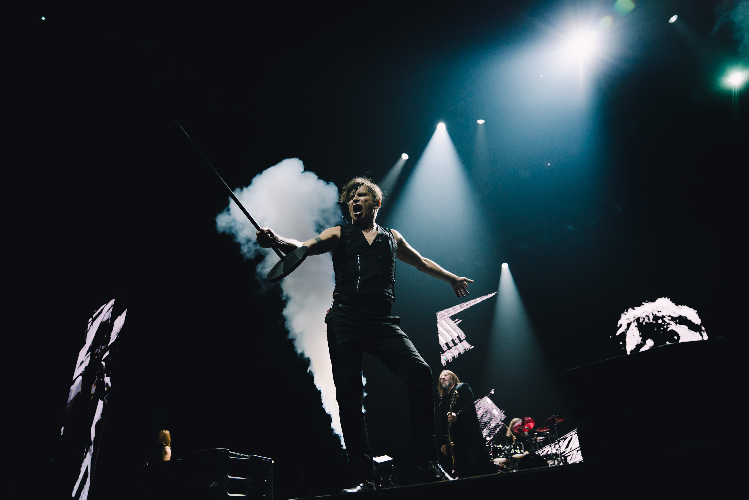 Photoshoot from rock B2band performance at Coca-Cola Arena, Dubai. Sergio Russo — TOP Wedding Photographer in Dubai