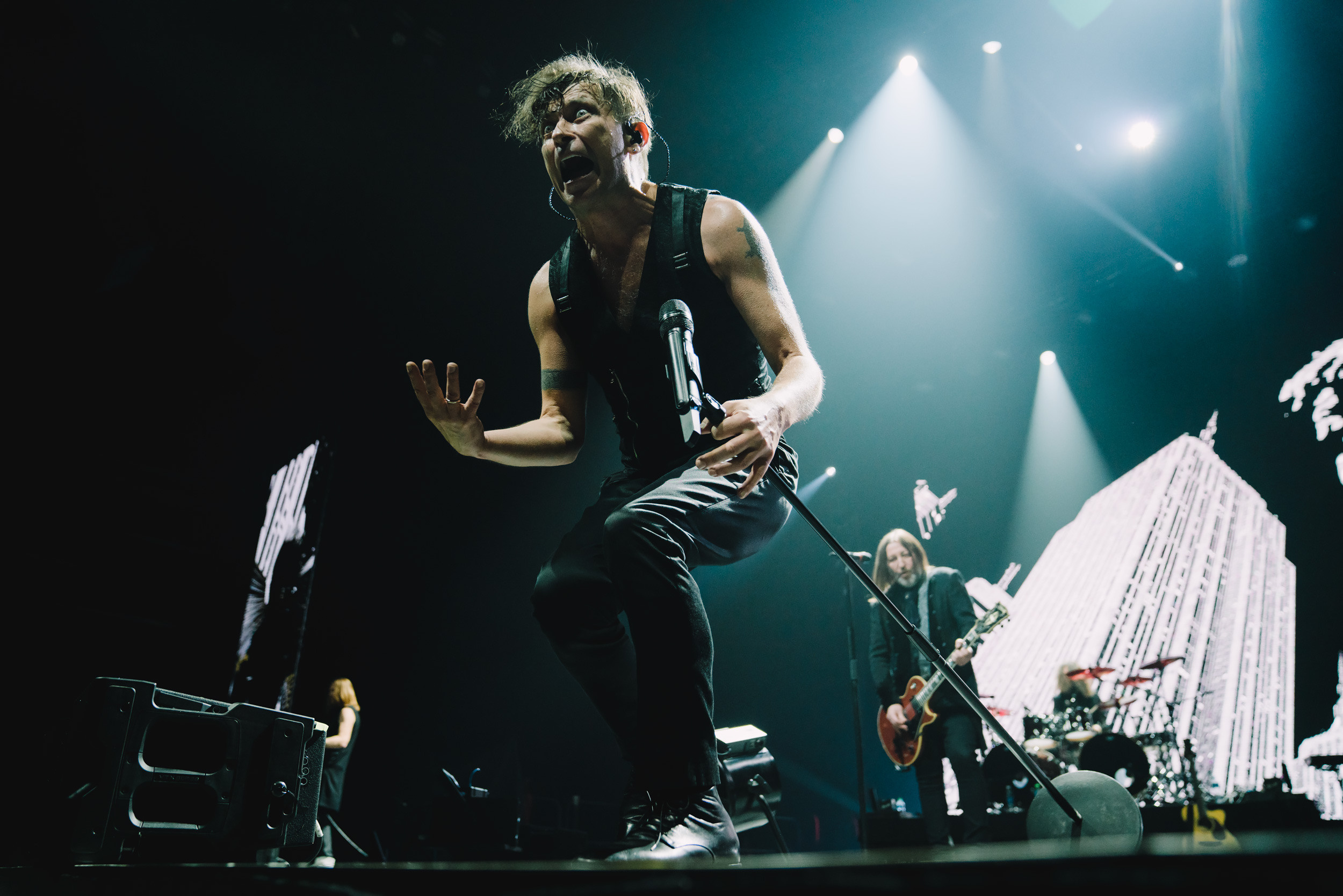 Photoshoot from rock B2band performance at Coca-Cola Arena, Dubai. Sergio Russo — TOP Wedding Photographer in Dubai