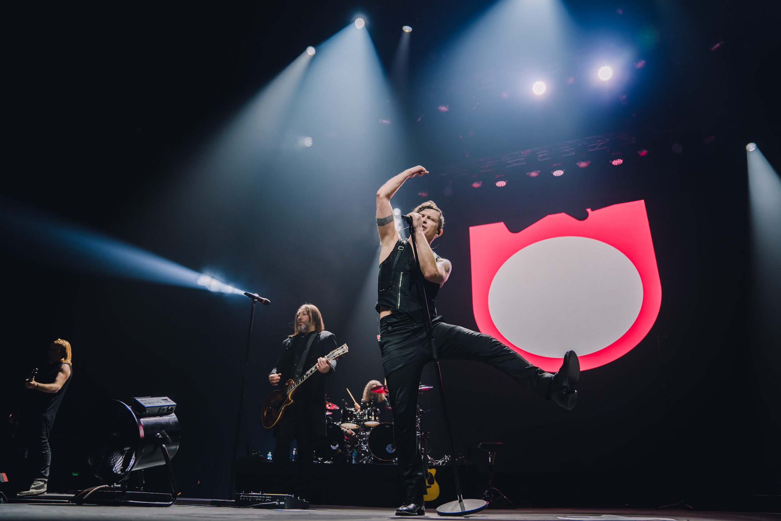 Photoshoot from rock B2band performance at Coca-Cola Arena, Dubai. Sergio Russo — TOP Wedding Photographer in Dubai