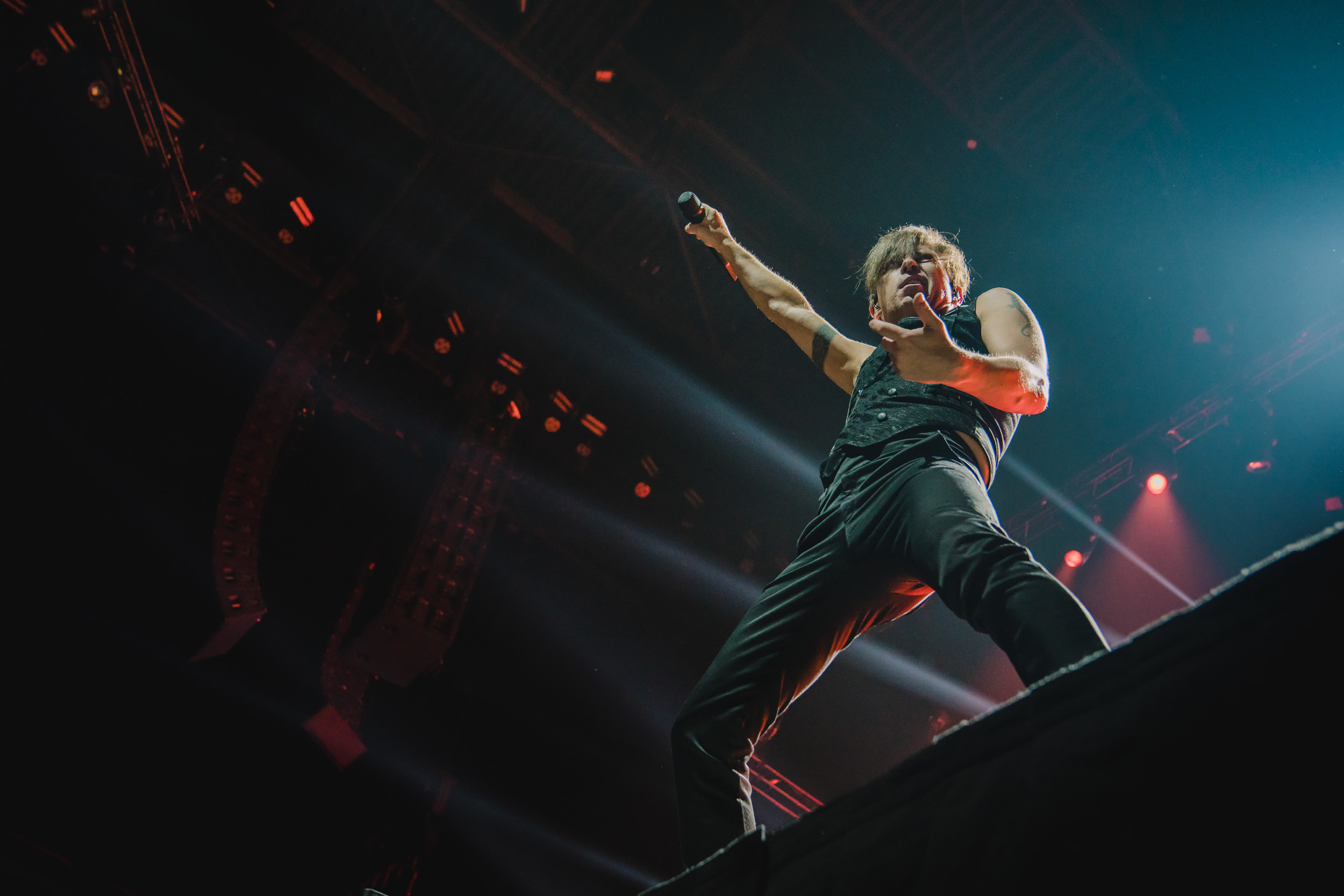 Photoshoot from rock B2band performance at Coca-Cola Arena, Dubai. Sergio Russo — TOP Wedding Photographer in Dubai