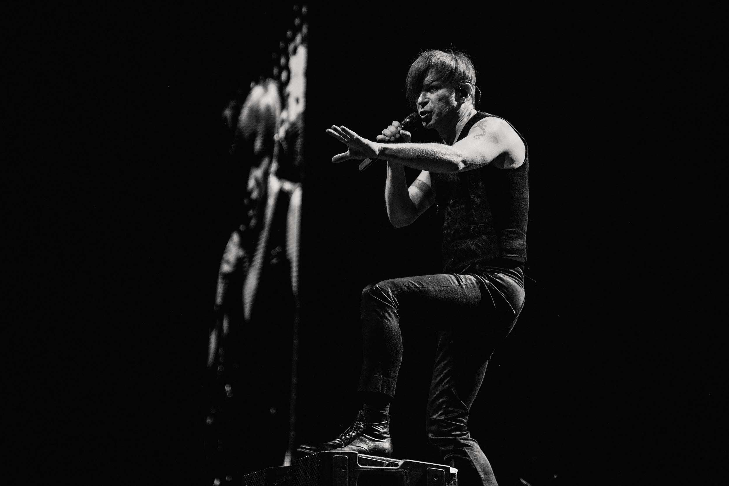 Photoshoot from rock B2band performance at Coca-Cola Arena, Dubai. Sergio Russo — TOP Wedding Photographer in Dubai