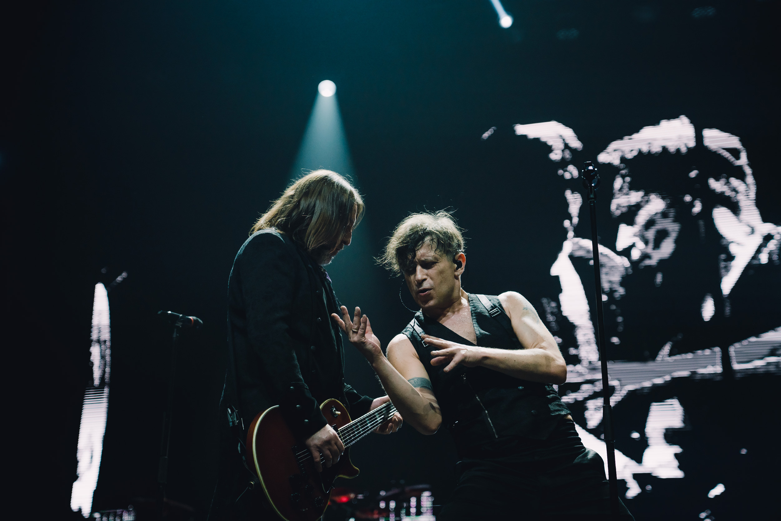 Photoshoot from rock B2band performance at Coca-Cola Arena, Dubai. Sergio Russo — TOP Wedding Photographer in Dubai