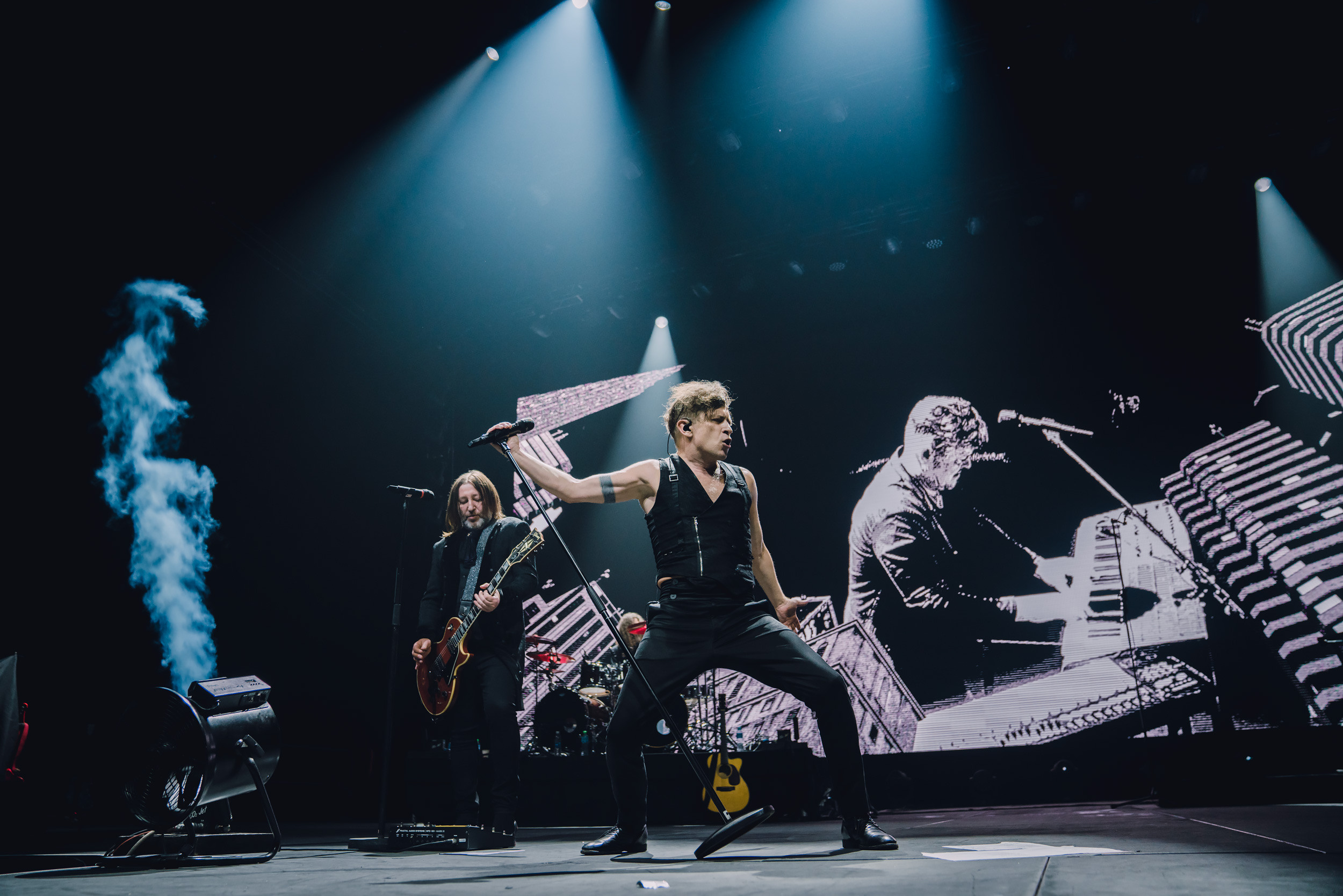 Photoshoot from rock B2band performance at Coca-Cola Arena, Dubai. Sergio Russo — TOP Wedding Photographer in Dubai