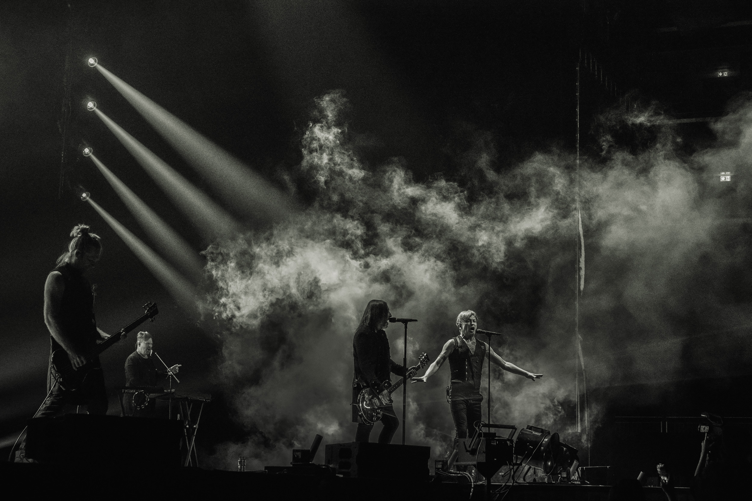 Photoshoot from rock B2band performance at Coca-Cola Arena, Dubai. Sergio Russo — TOP Wedding Photographer in Dubai