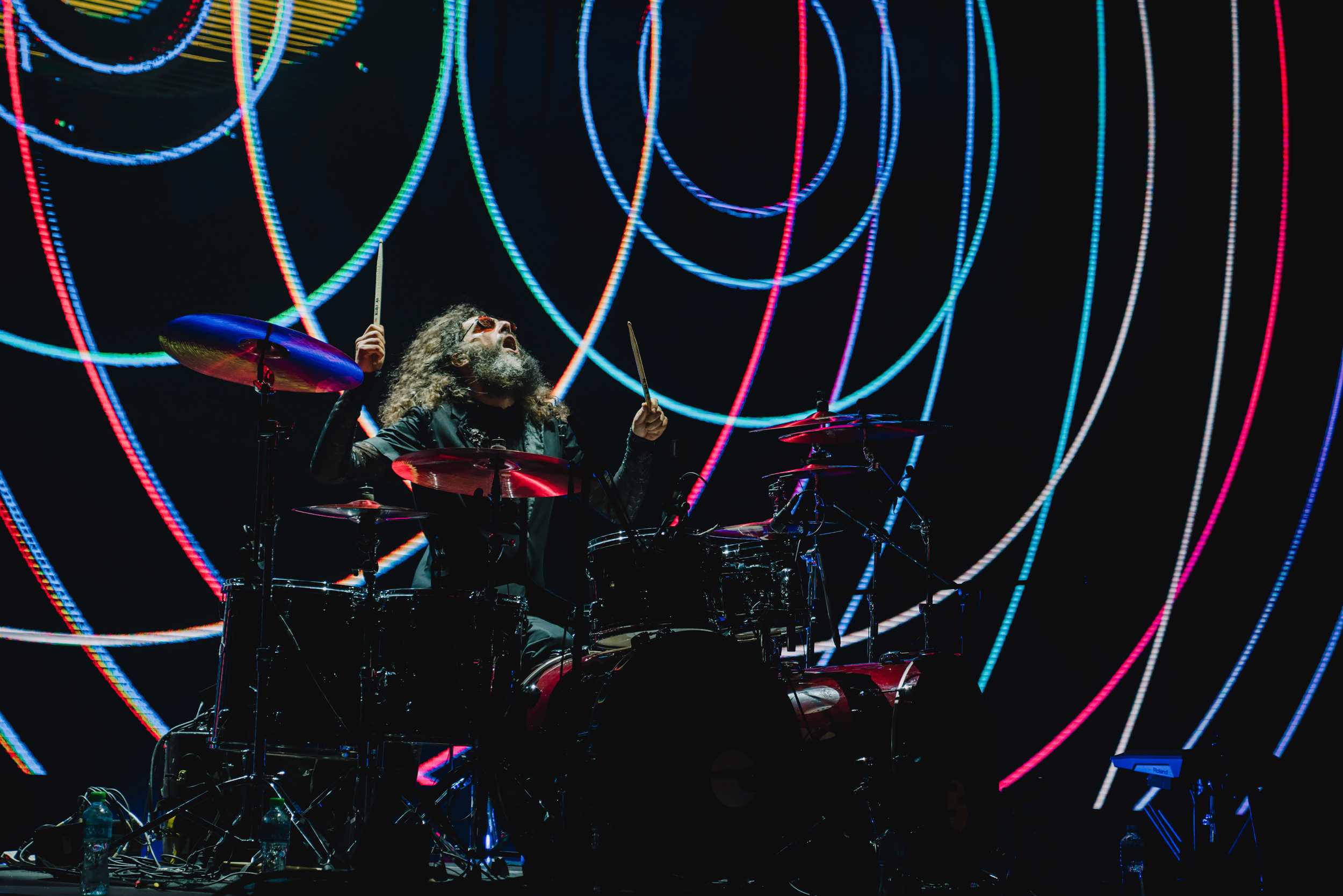 Photoshoot from rock B2band performance at Coca-Cola Arena, Dubai. Sergio Russo — TOP Wedding Photographer in Dubai