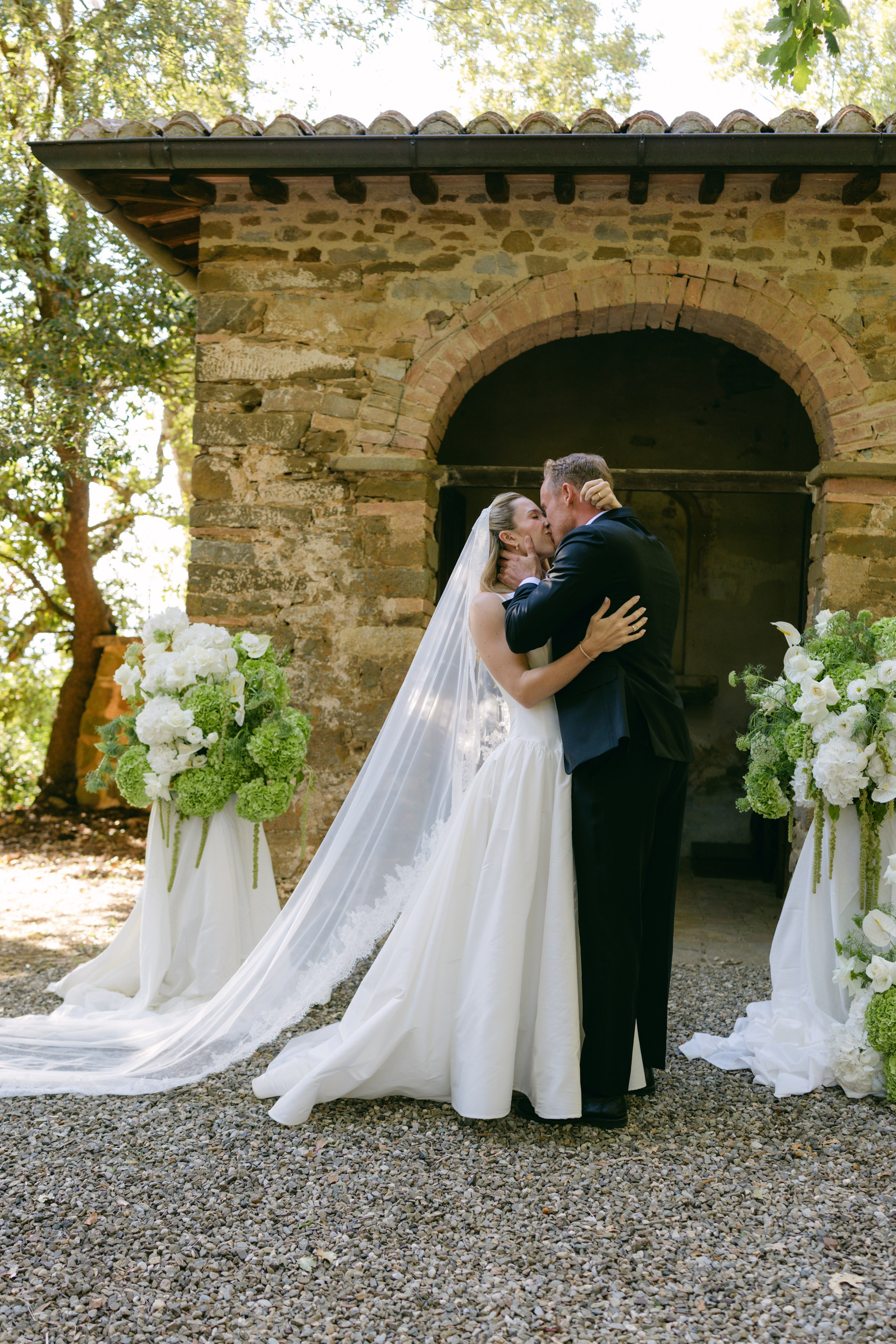 Bryar and Hayden. Sara Luca | Digital+Film wedding Photographer | Italy and Europe