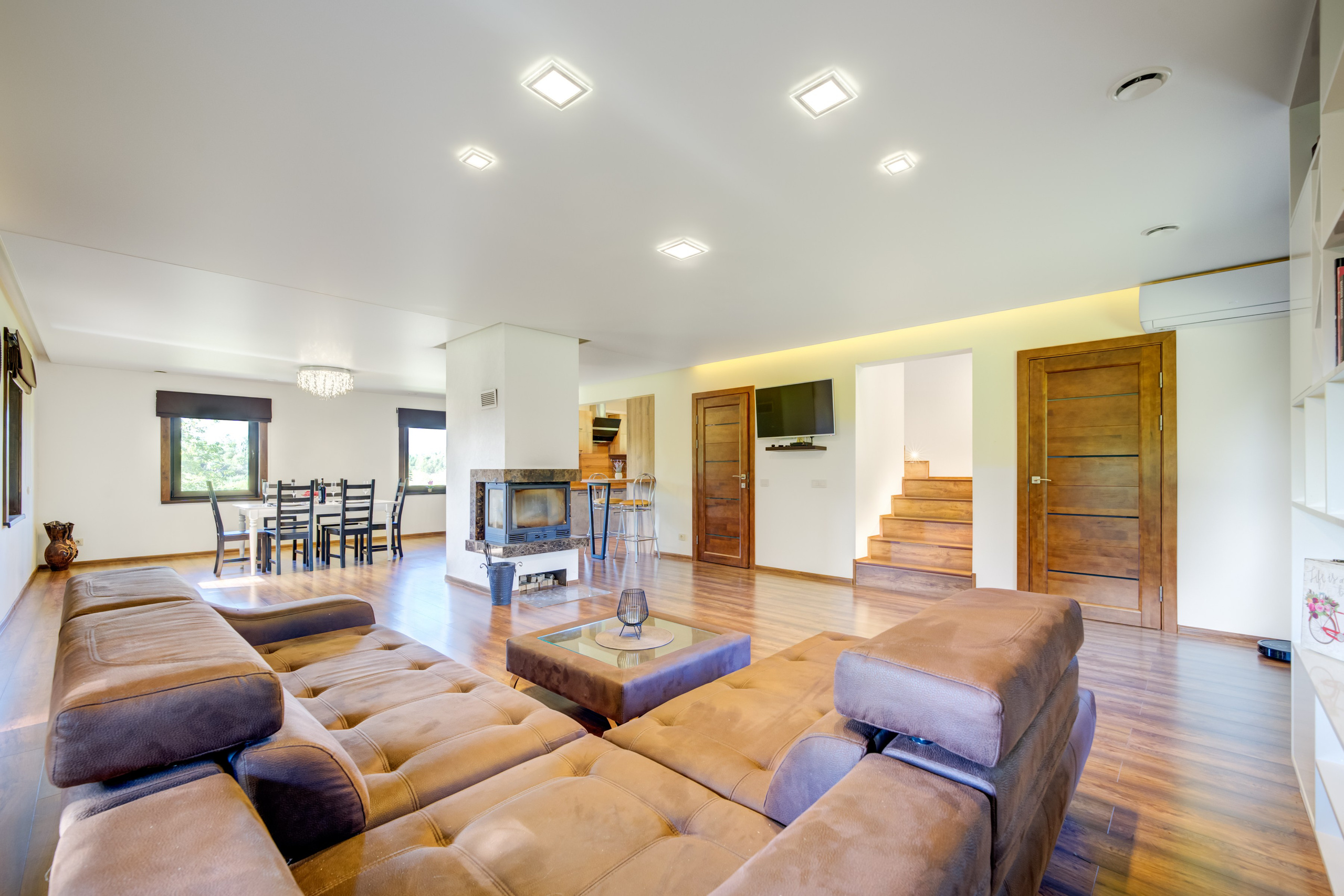 Sadyba Vinliaus r. prie ežero. Elina Sapiega fotografė Vilniuje