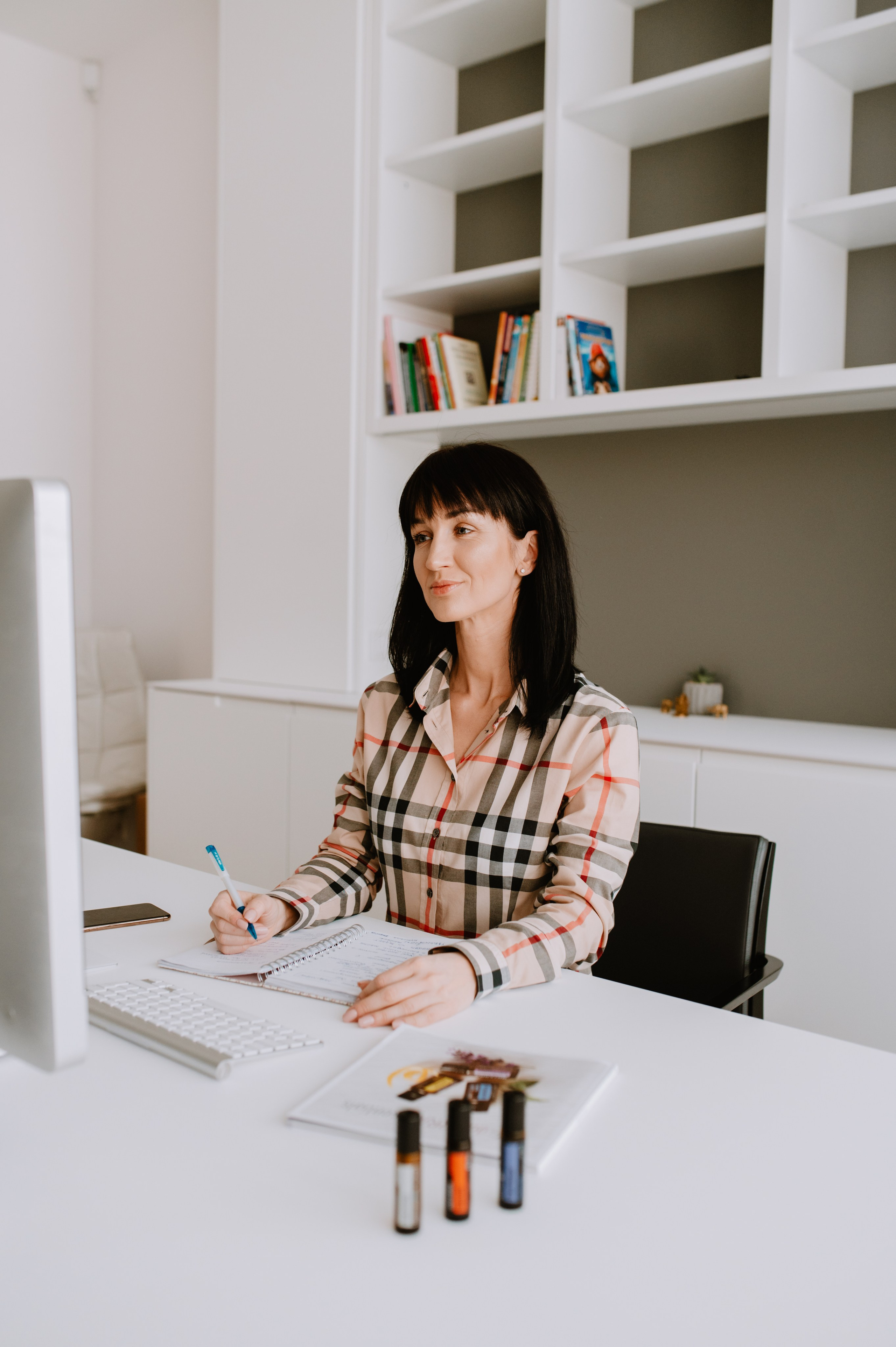 Yulia Dottera Aromatouch. ANNA-MARIA PHOTO CONTENT CREATOR — фотограф, естет, художник і візуальний експерт Instagram у Празі