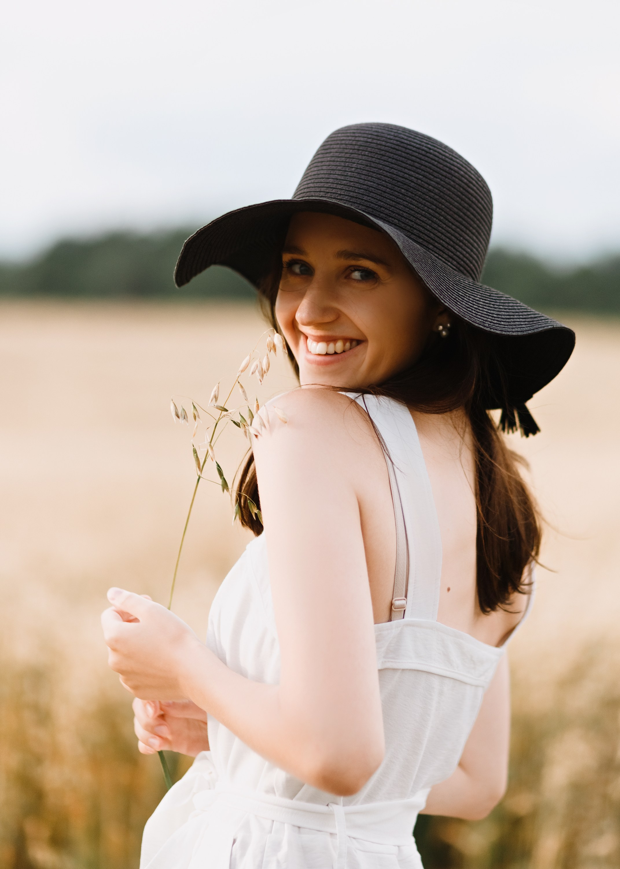 Katya | tenderness in the field. Kaja | fotograf psów we Wrocławiu