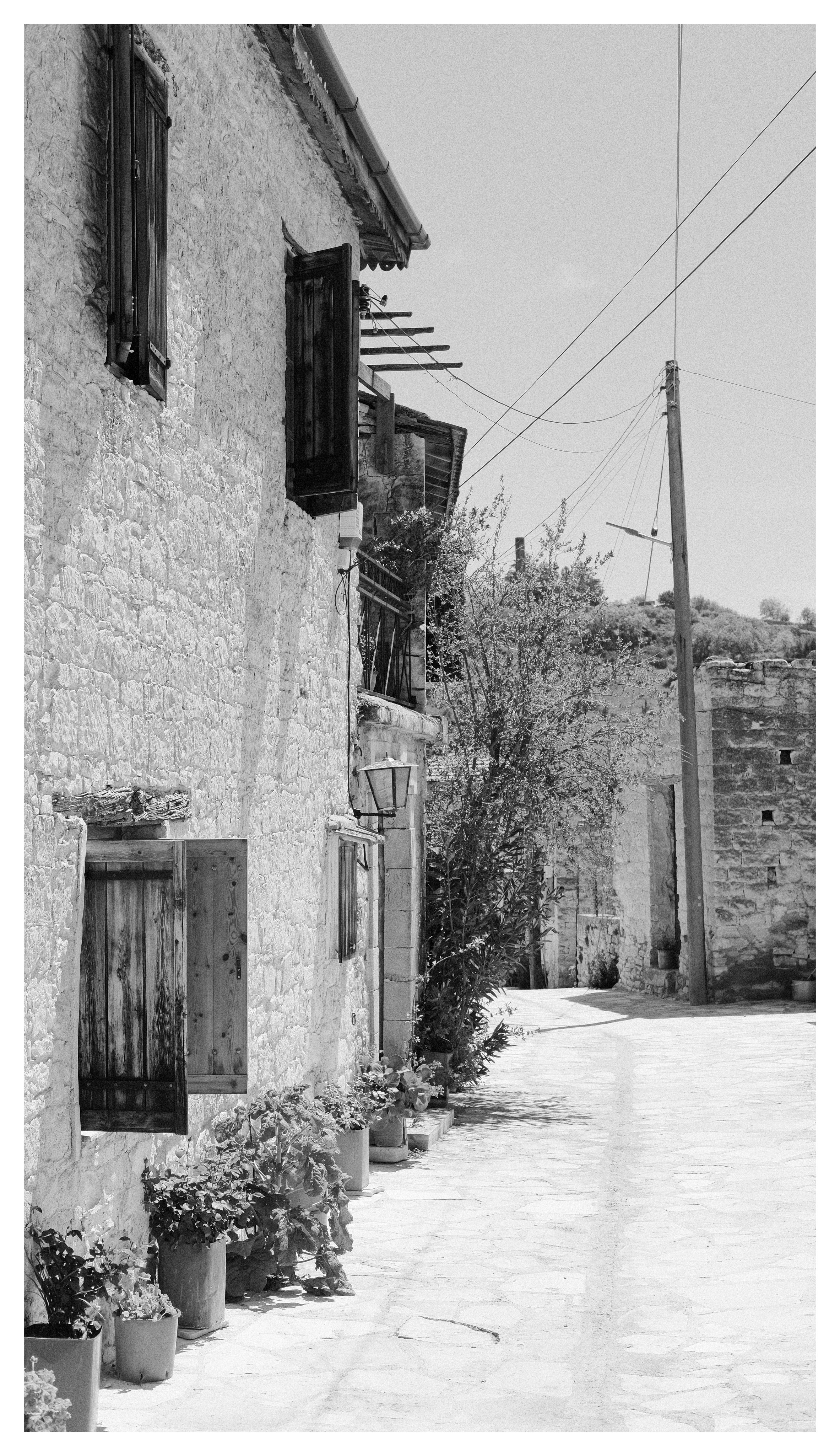 Capturing Life in Black and White - Candid Street Photography