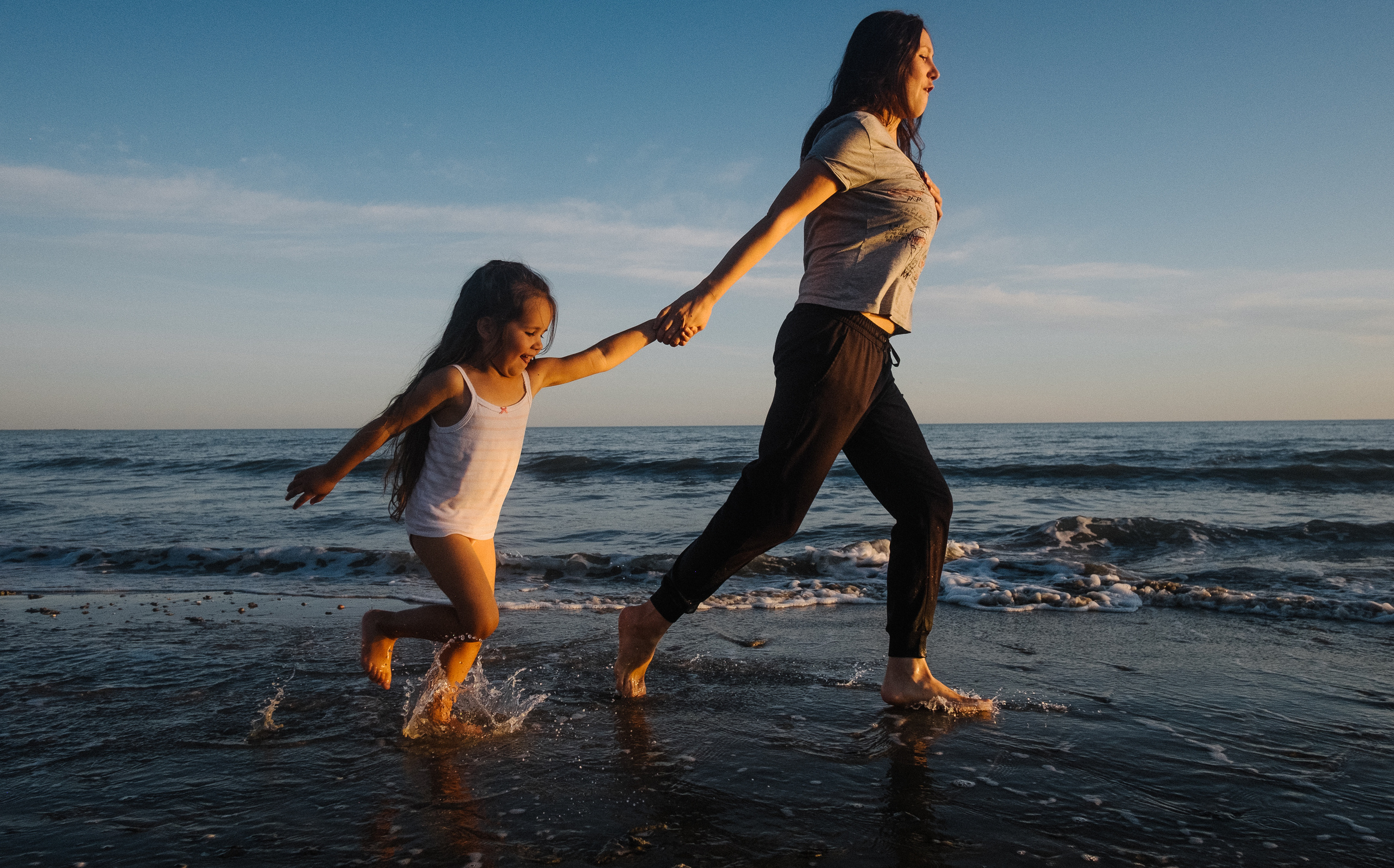 Sand and sea. Portrait and reportage photographer