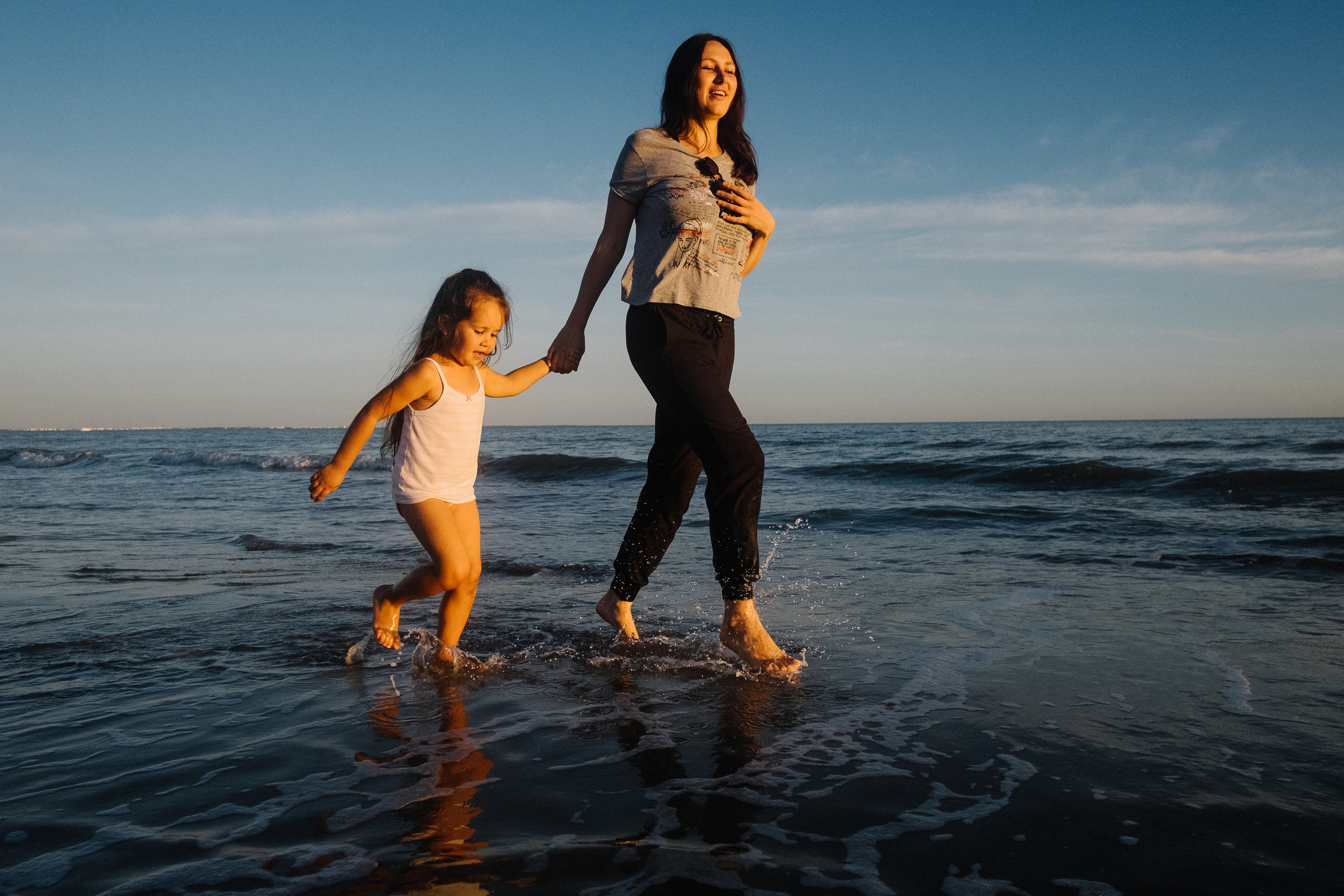 Sand and sea. Portrait and reportage photographer