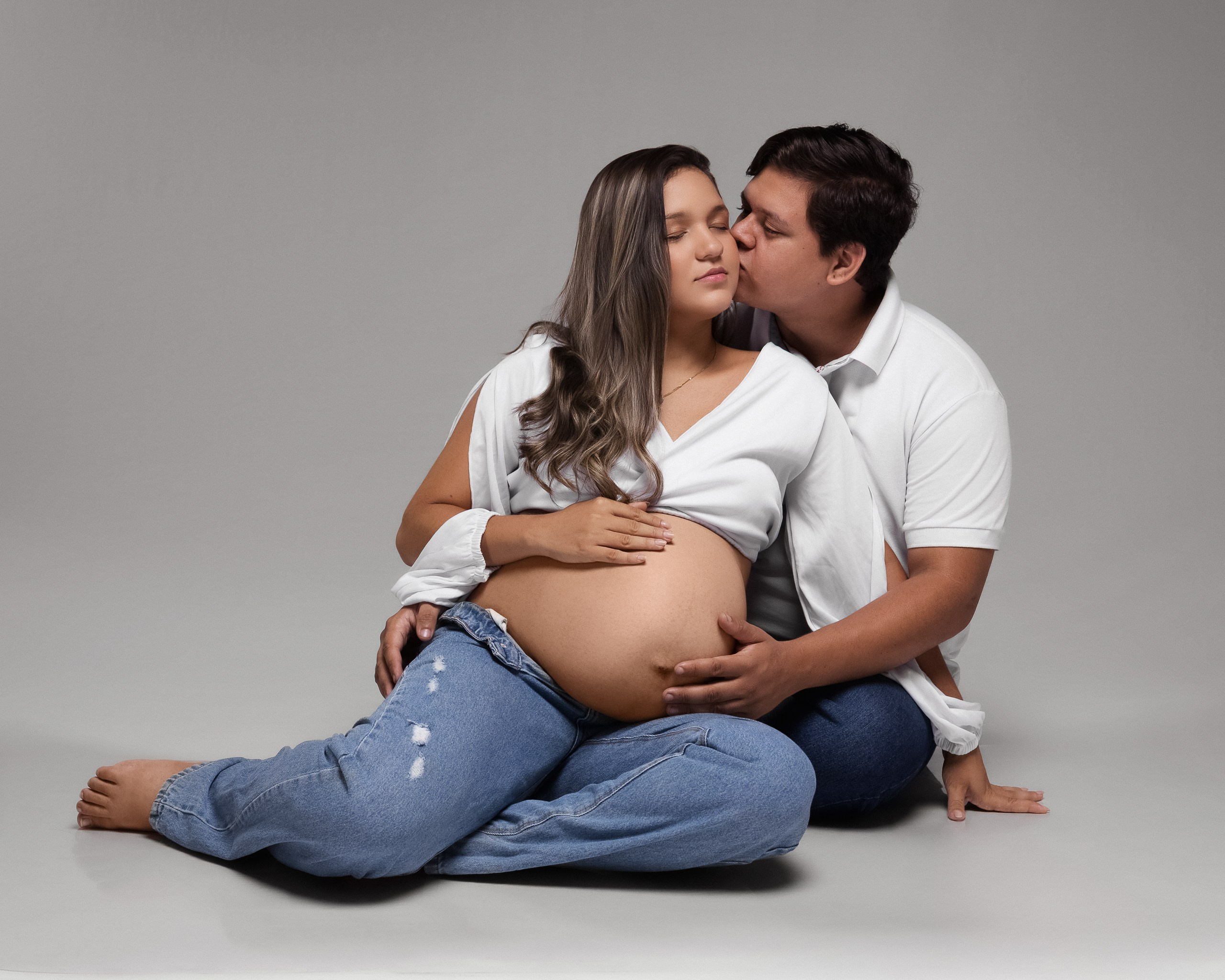 ensaio-gestante-leanny-estudio-sao-miguel-dos-campos-al-vestido-longo-delicado-família-pai-filho