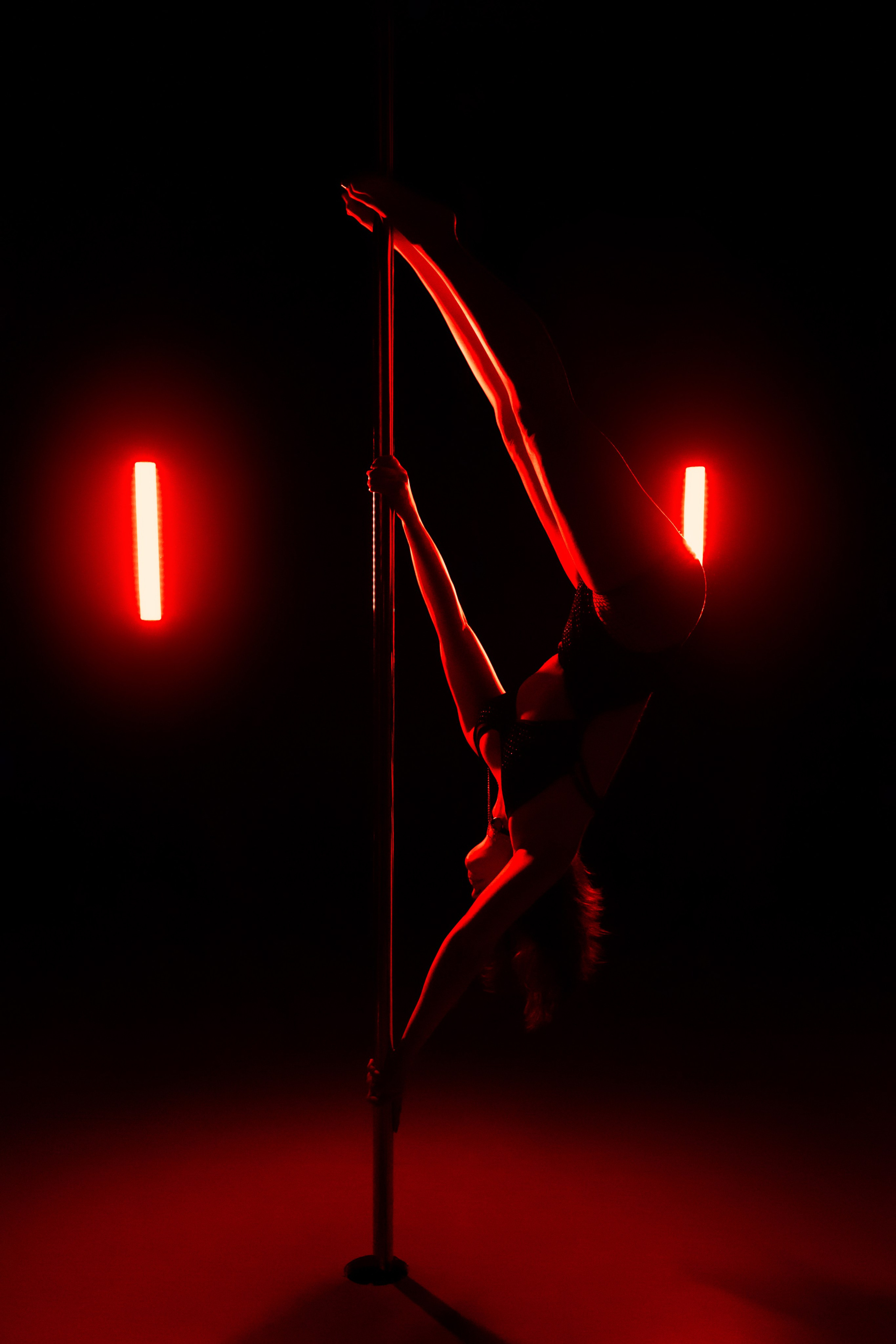 POLE PHOTOSHOOT. Photographer and retoucher Elena Skullova