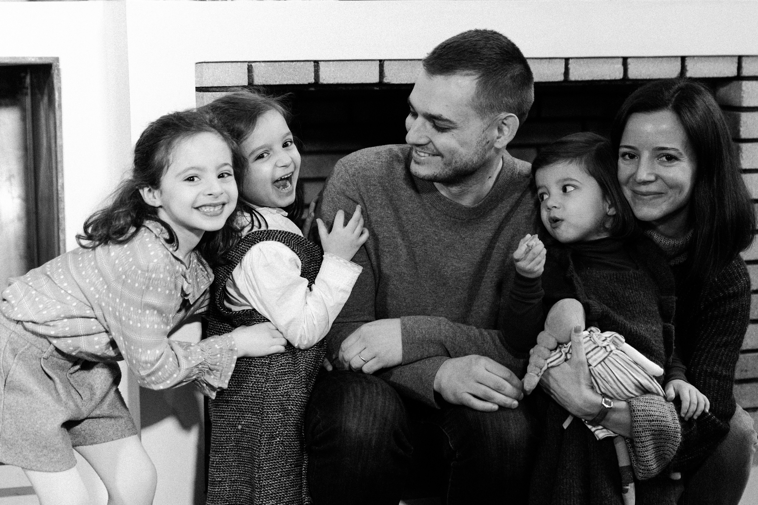 Family At Home Photoshoot in Paris | Natural Lifestyle Photography. Paris Wedding Photographer