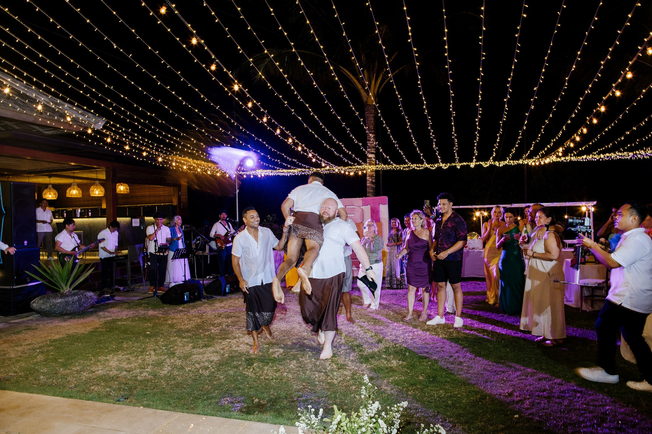 Big funny wedding with guests in paradise Bali island. Get.it.feel — Aesthetic Photography and Videography