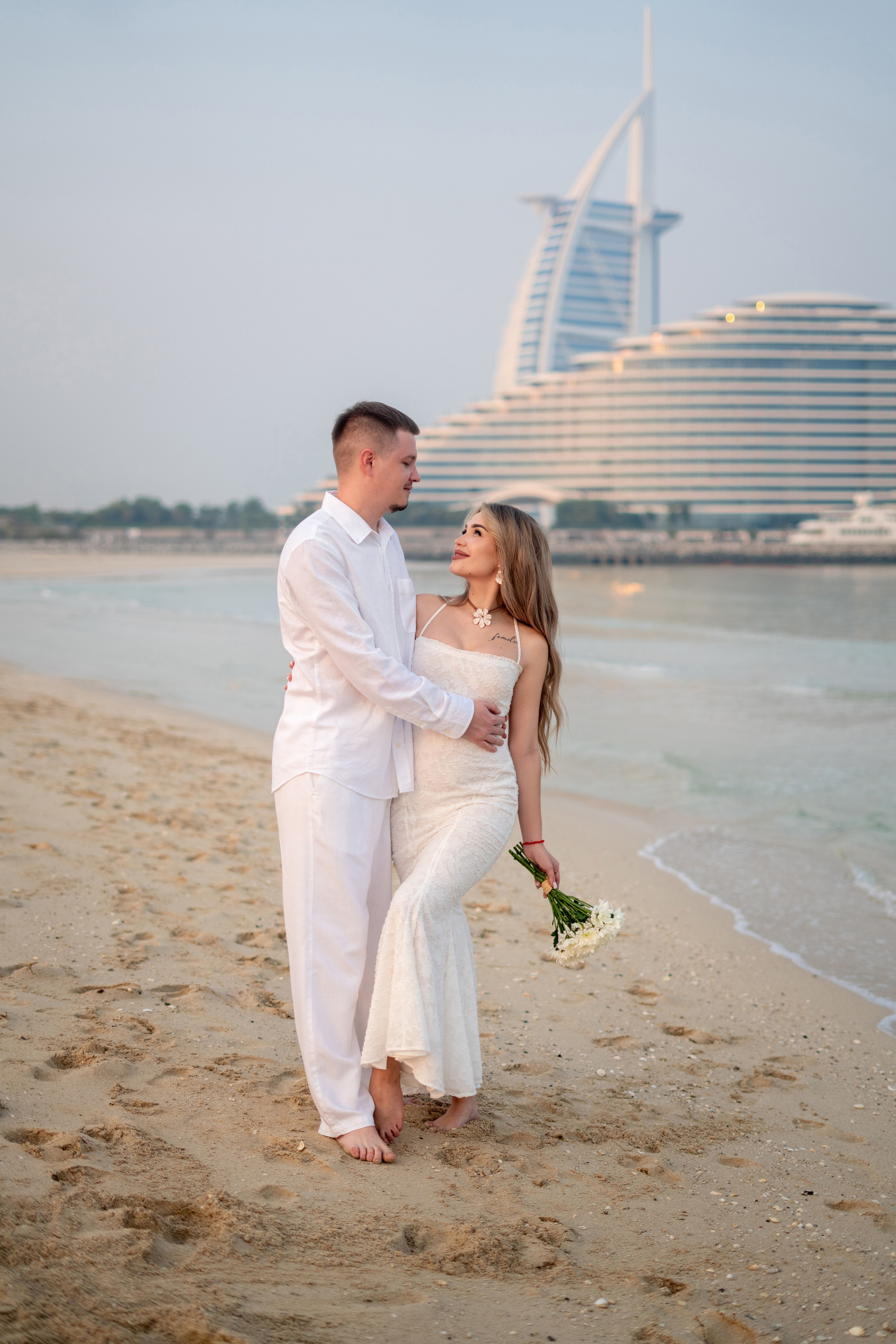 Sea breeze and kisses. Angela Iakovleva — Family Photographer in Dubai