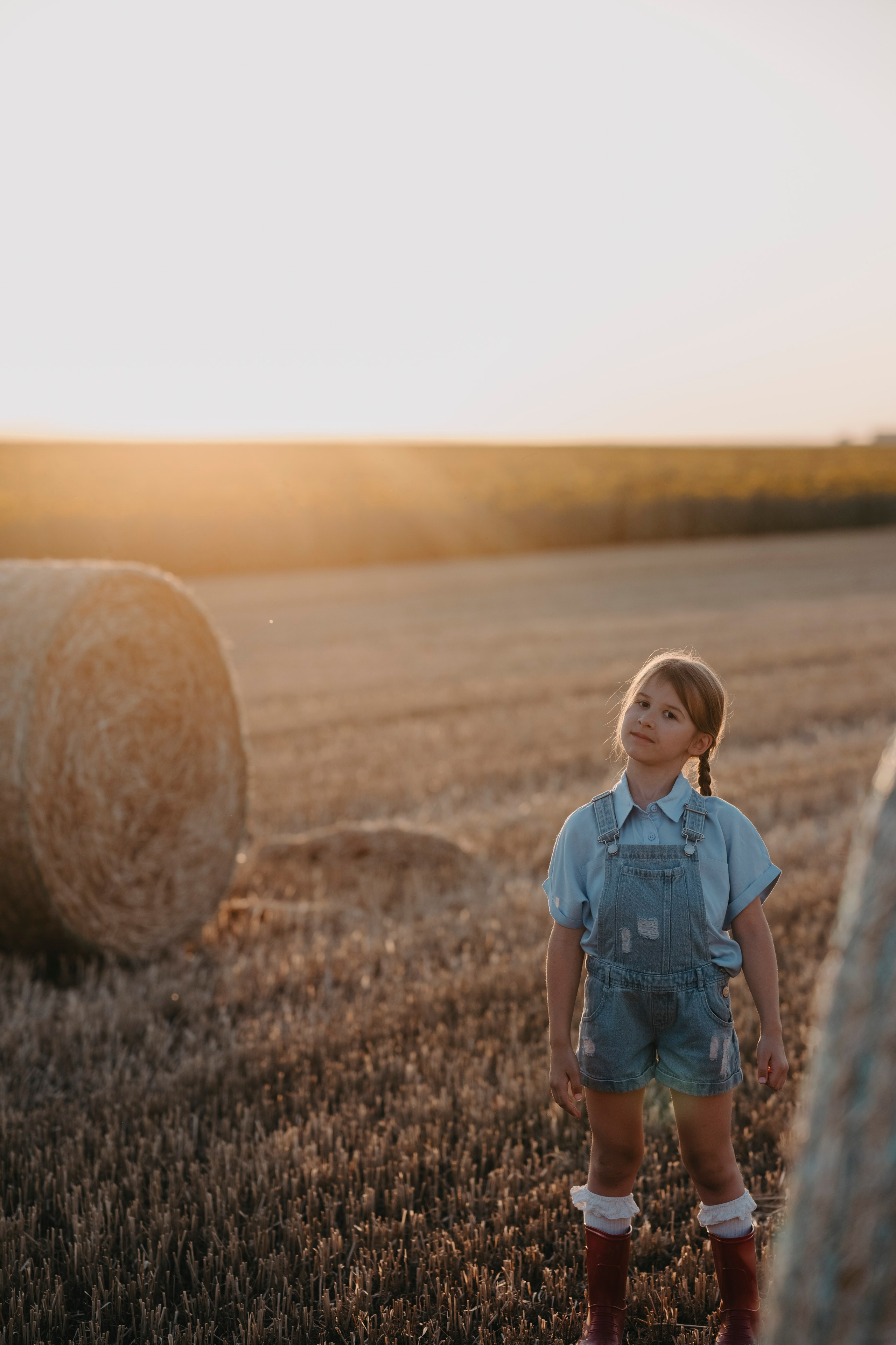 Letnje fotografisanje u polju suncokreta i sena. Deciji i porodicni fotograf u Beogradu Oksana Skendzic