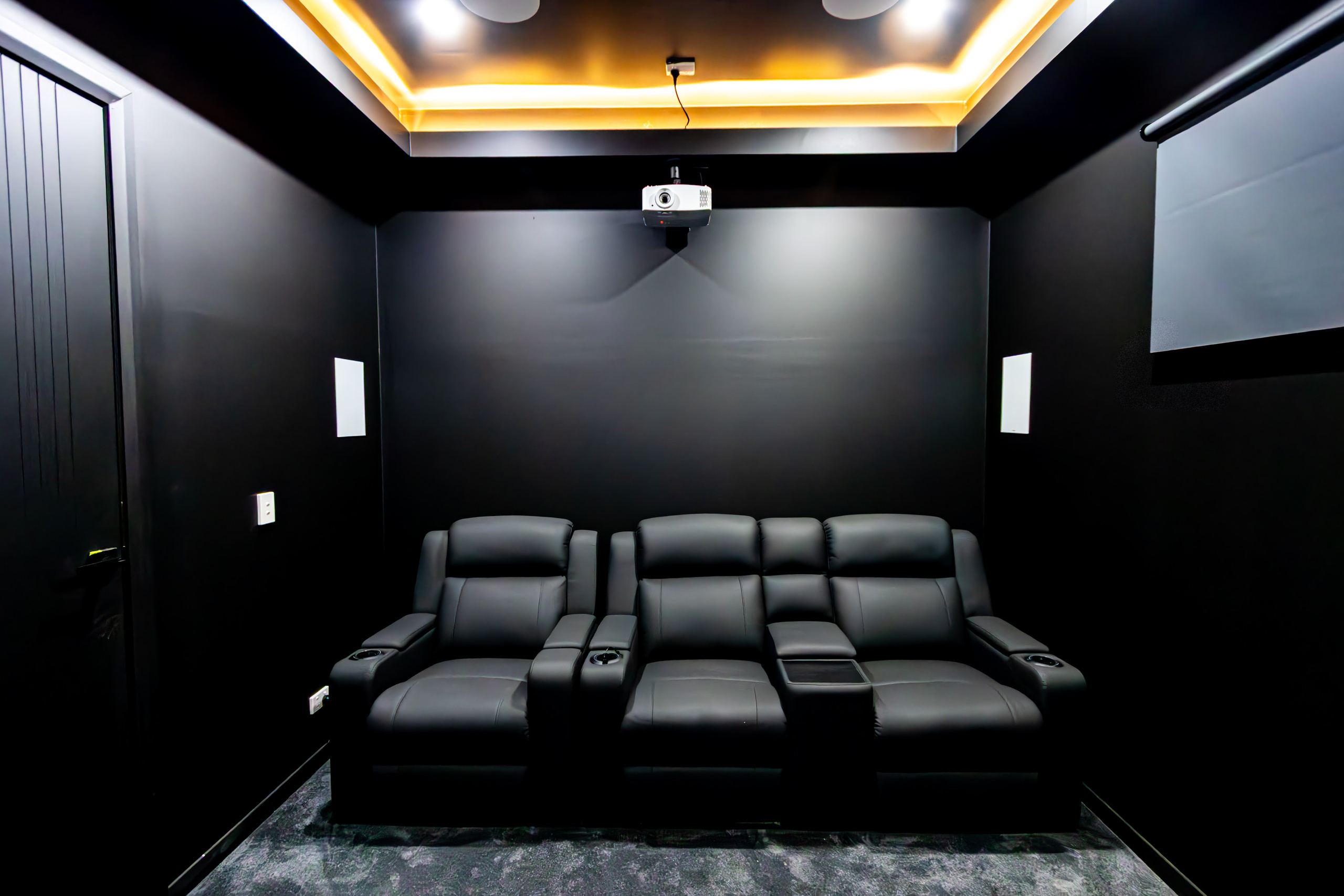 Nirumba Fields. MHCreative is family-oriented photographer based in SYDNEY