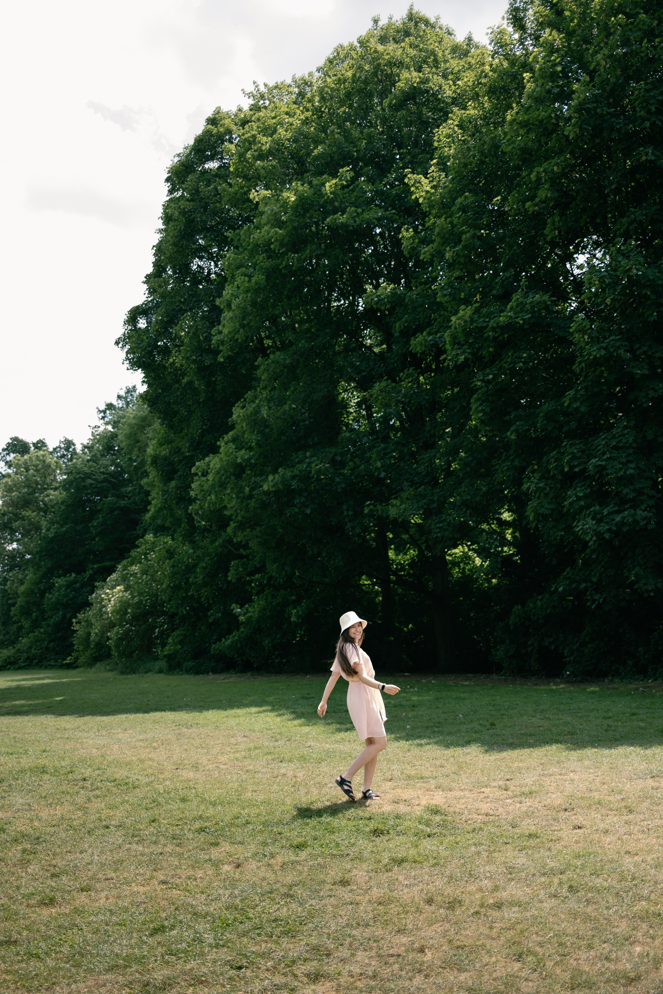 Girls Picnic photoshoot. Professional Photographer in Berlin — Portraits, Love Story, Events, F