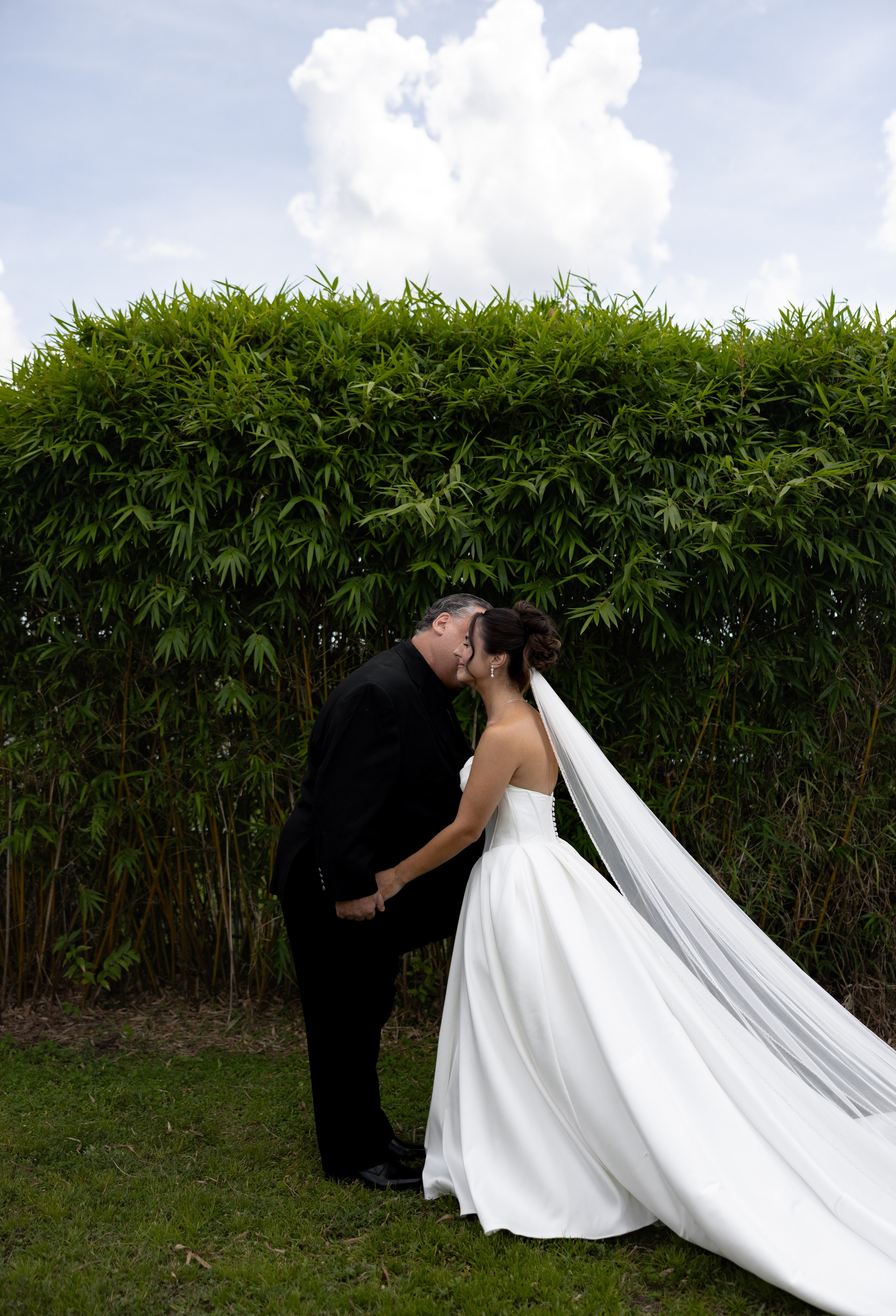 Alexsa and Robert. Ever After Farm Peach. Photographer Anastasia Nagibina
