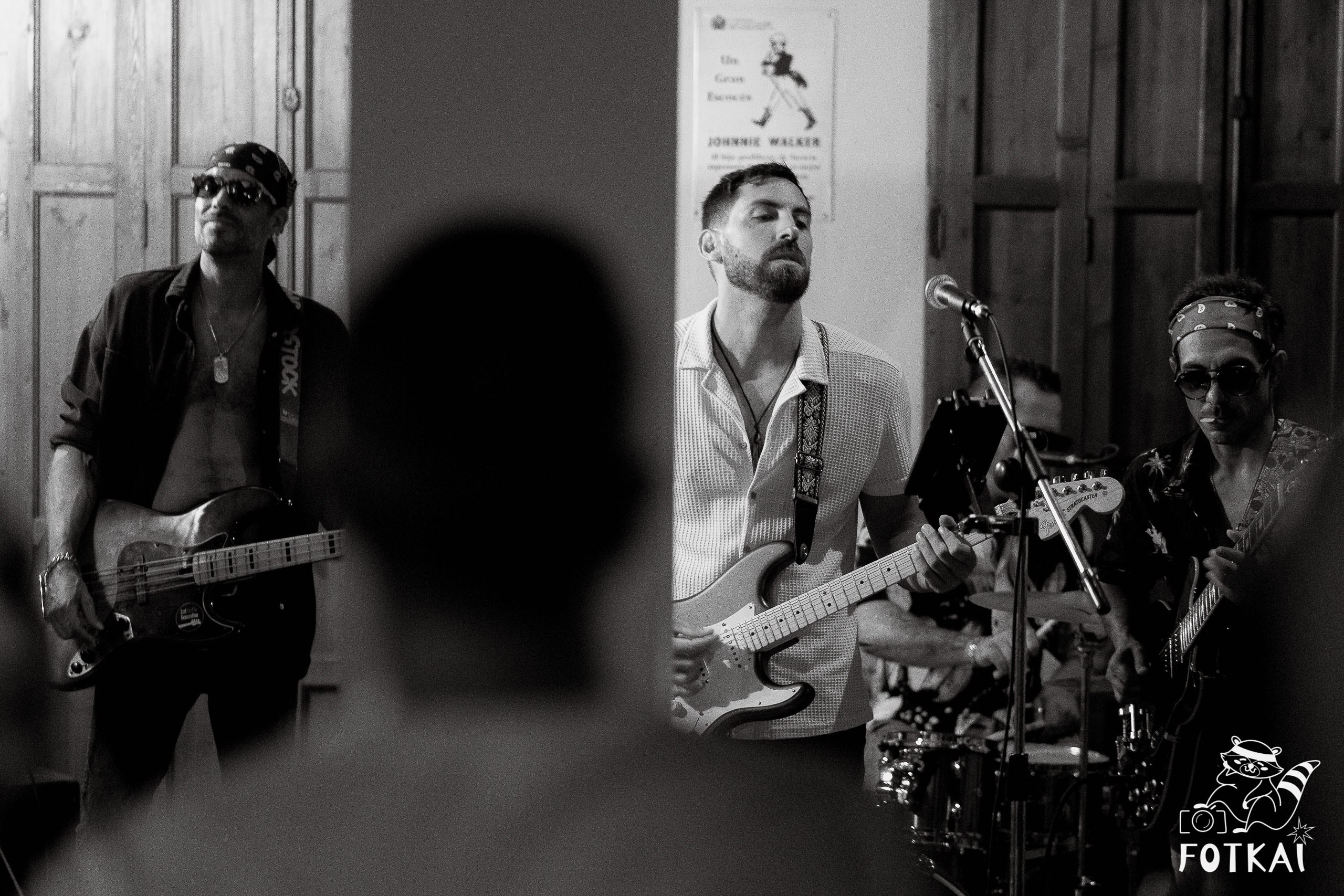 Stones of the Coast en Café Aljibe Rojales: Reportaje fotográfico 30.08.25 | FOTKAI