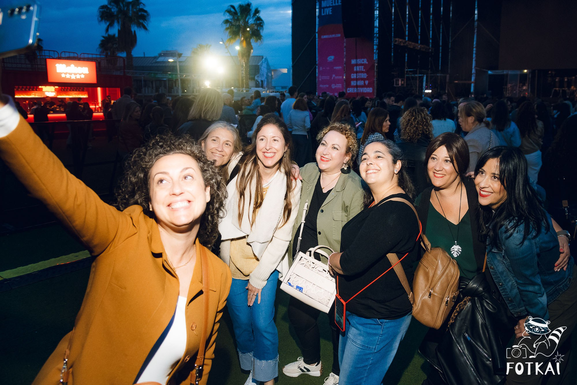Marta Santos — Fotos del concierto en Alicante 2026: pop flamenco en El Muelle Live | FOTKAI