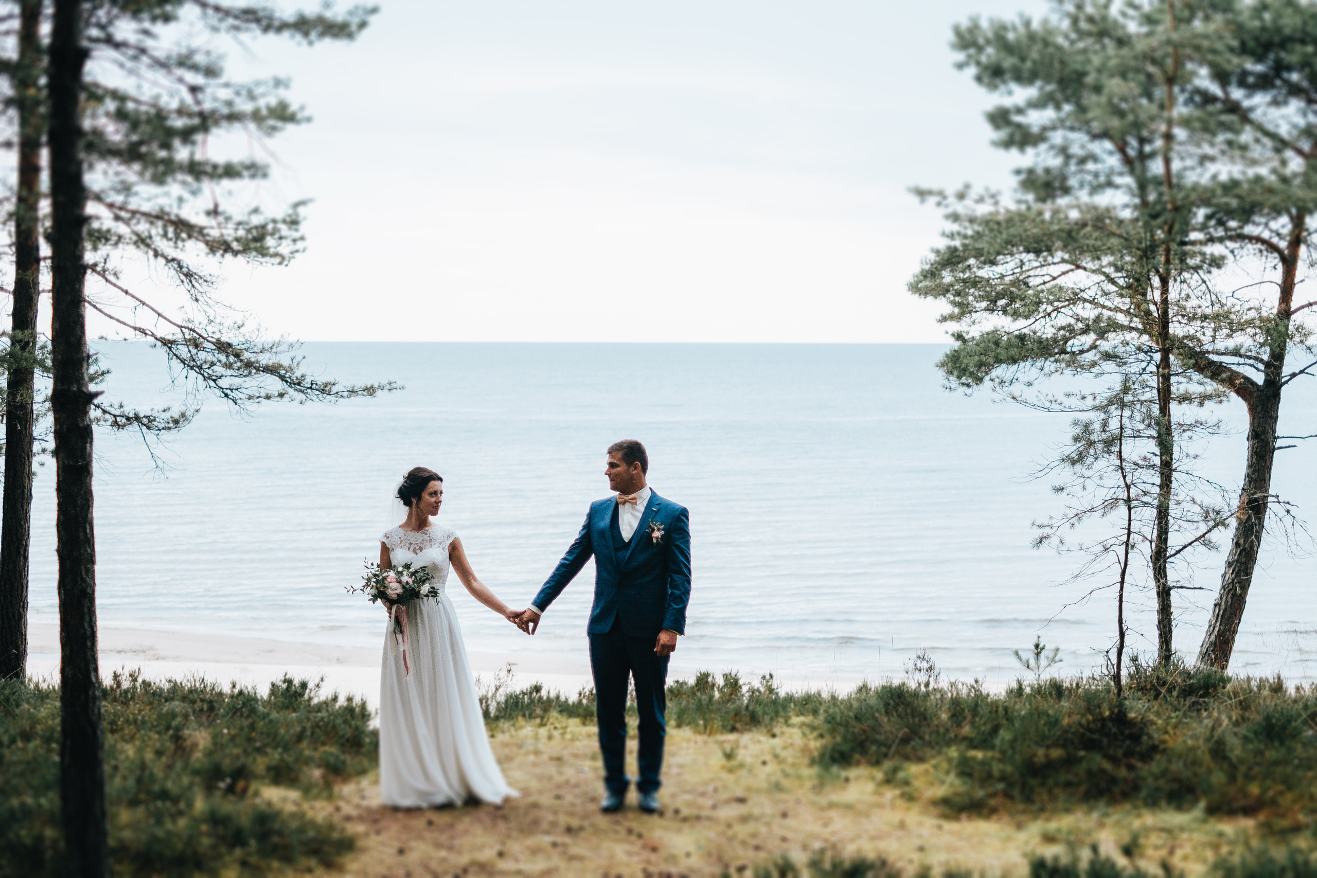 Kāzu stāsts Santa & Miks. Kāzu × Ģimenes notikumu fotografs Edgars Kalniņš