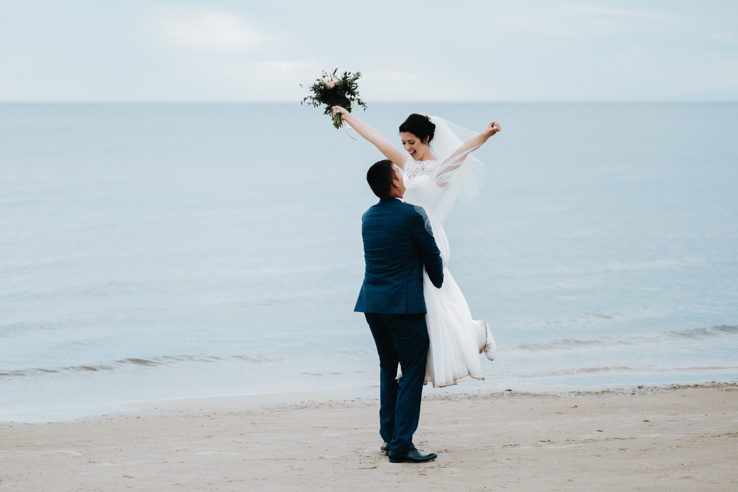 Kāzu stāsts Santa & Miks. Kāzu × Ģimenes notikumu fotografs Edgars Kalniņš