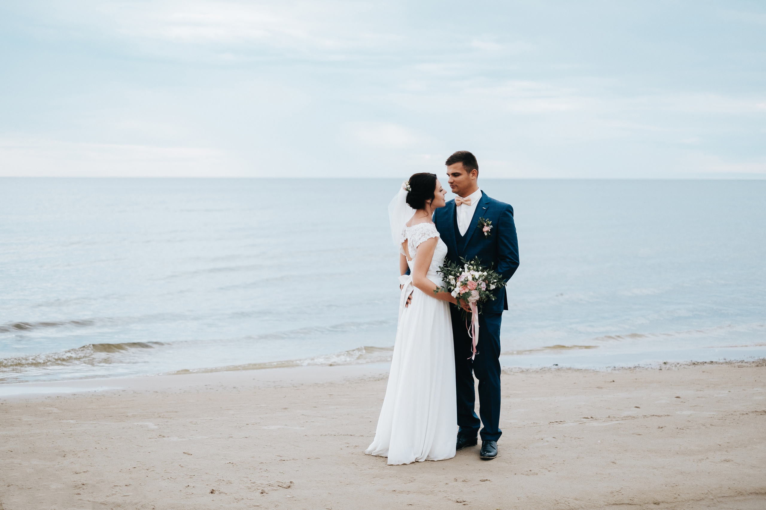 Kāzu stāsts Santa & Miks. Kāzu × Ģimenes notikumu fotografs Edgars Kalniņš
