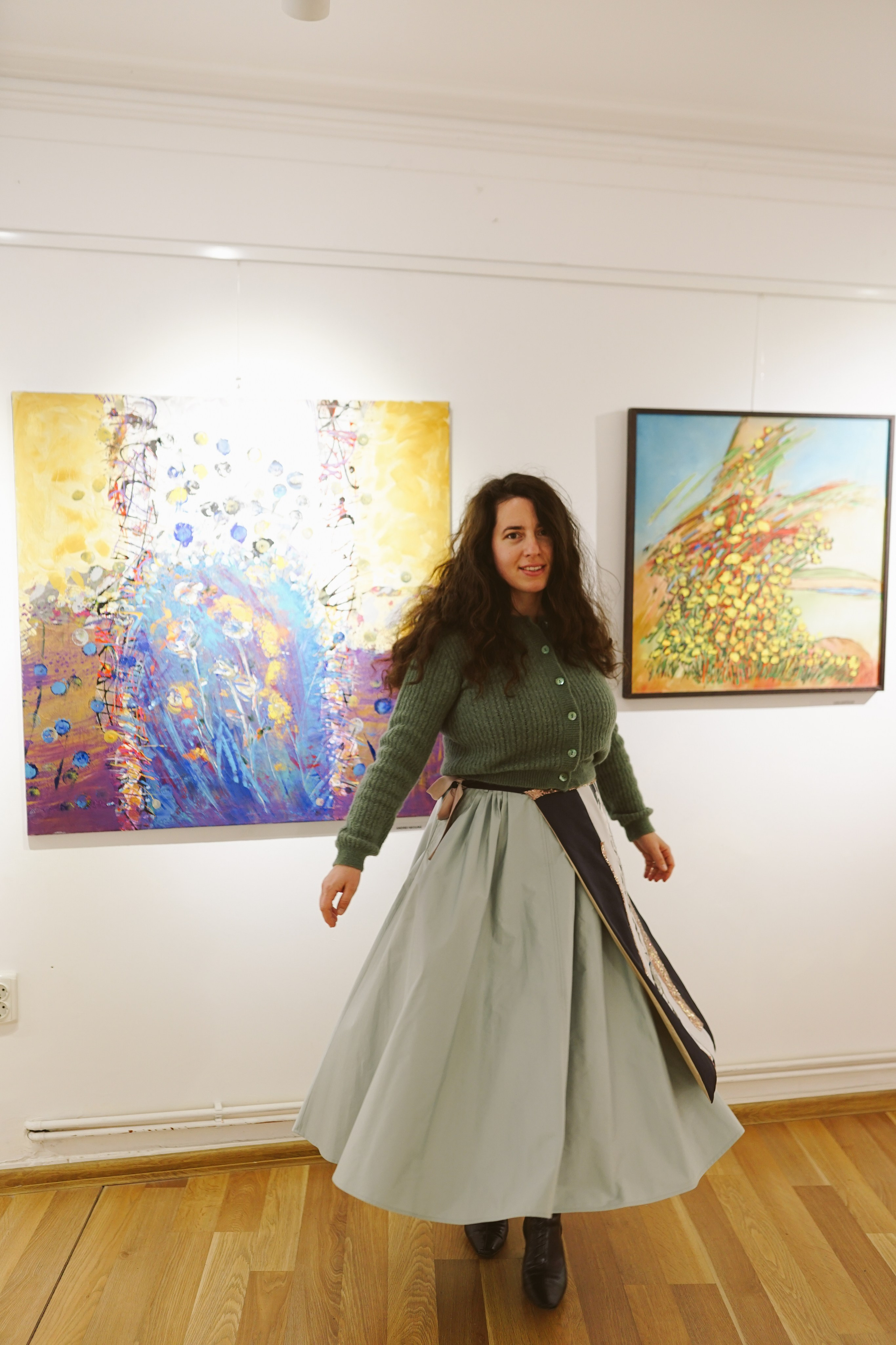 Expoziție Foto Maternitate Brașov | Mădălina Beda. Madalina Beda- Artist vizual, fotograf, doula la nastere, consultant babywearing Brasov si in toata tara