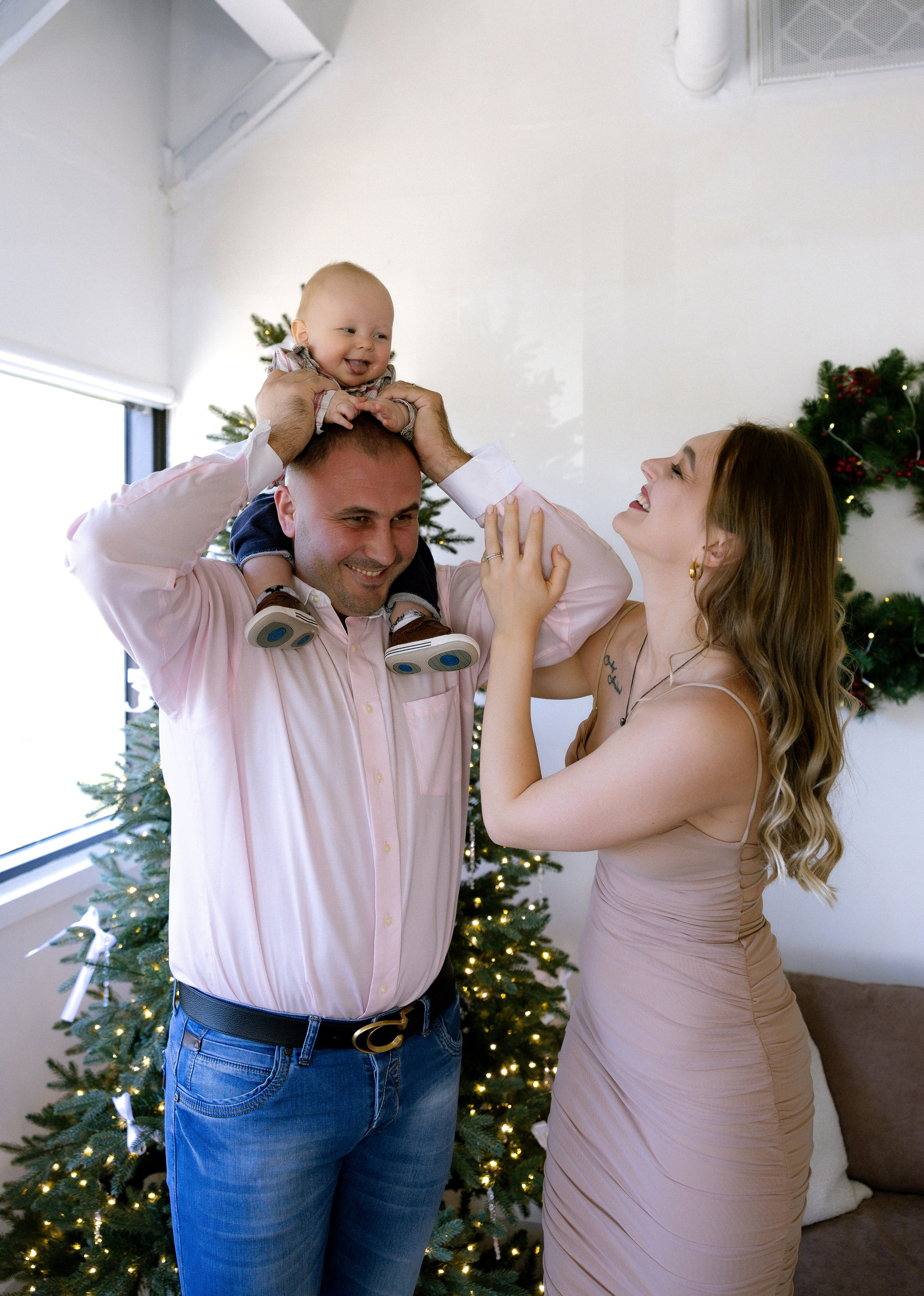 Christmas Family Photoshoot. Photographer Anastasia Nagibina