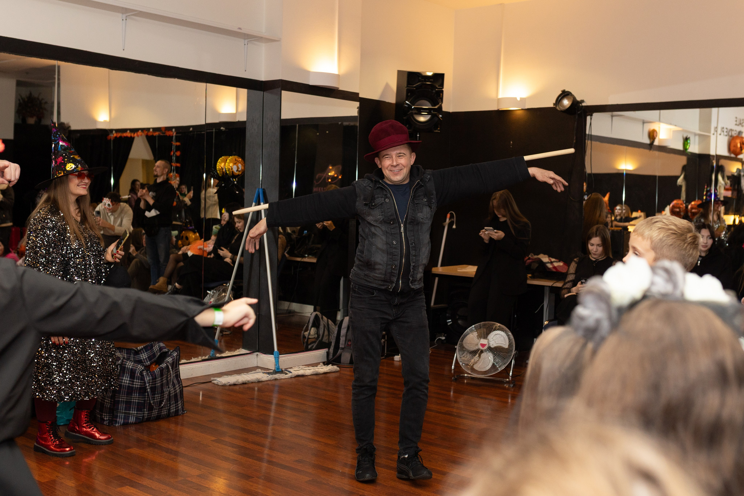 Leo dance studio Helloween 2025. Семейный и детский фотограф в Варшаве Мила Бобровская