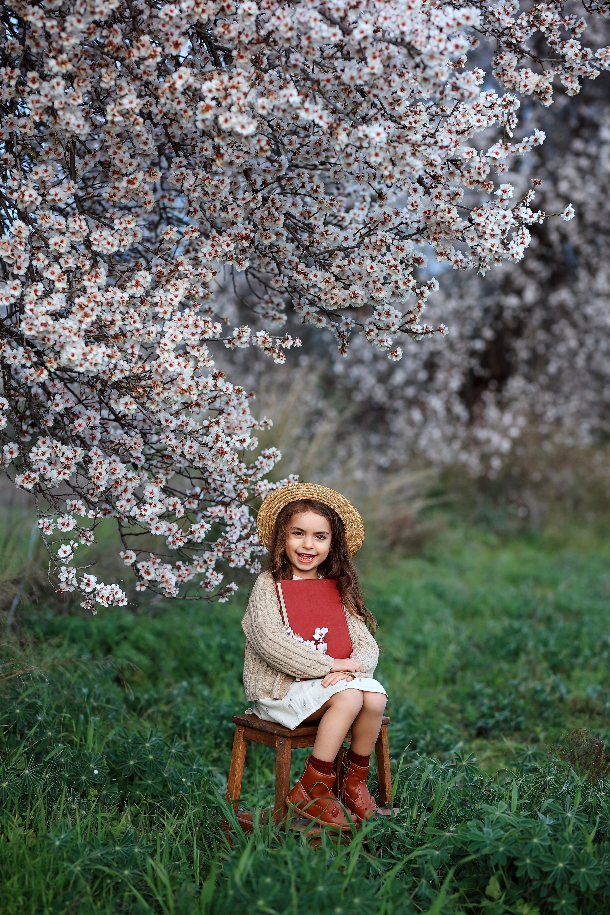 Фотосессия в цветущем миндале. Фотограф в Турции, Анталии, Кемере, Белеке, Сиде, Каше, Калкане, Фетхие