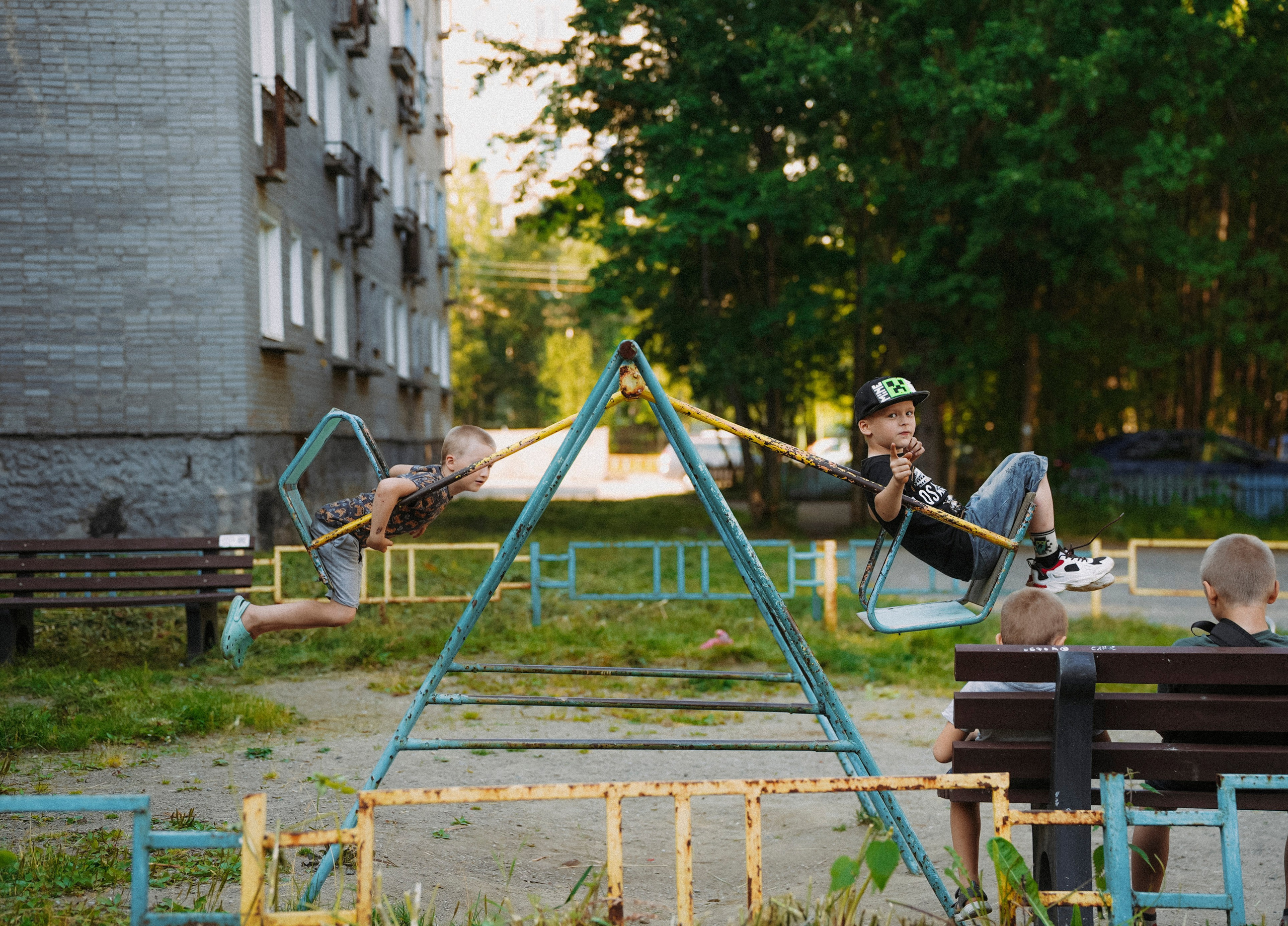 2025. Стрит-фотография, полная абсурда, идиотизма и красоты