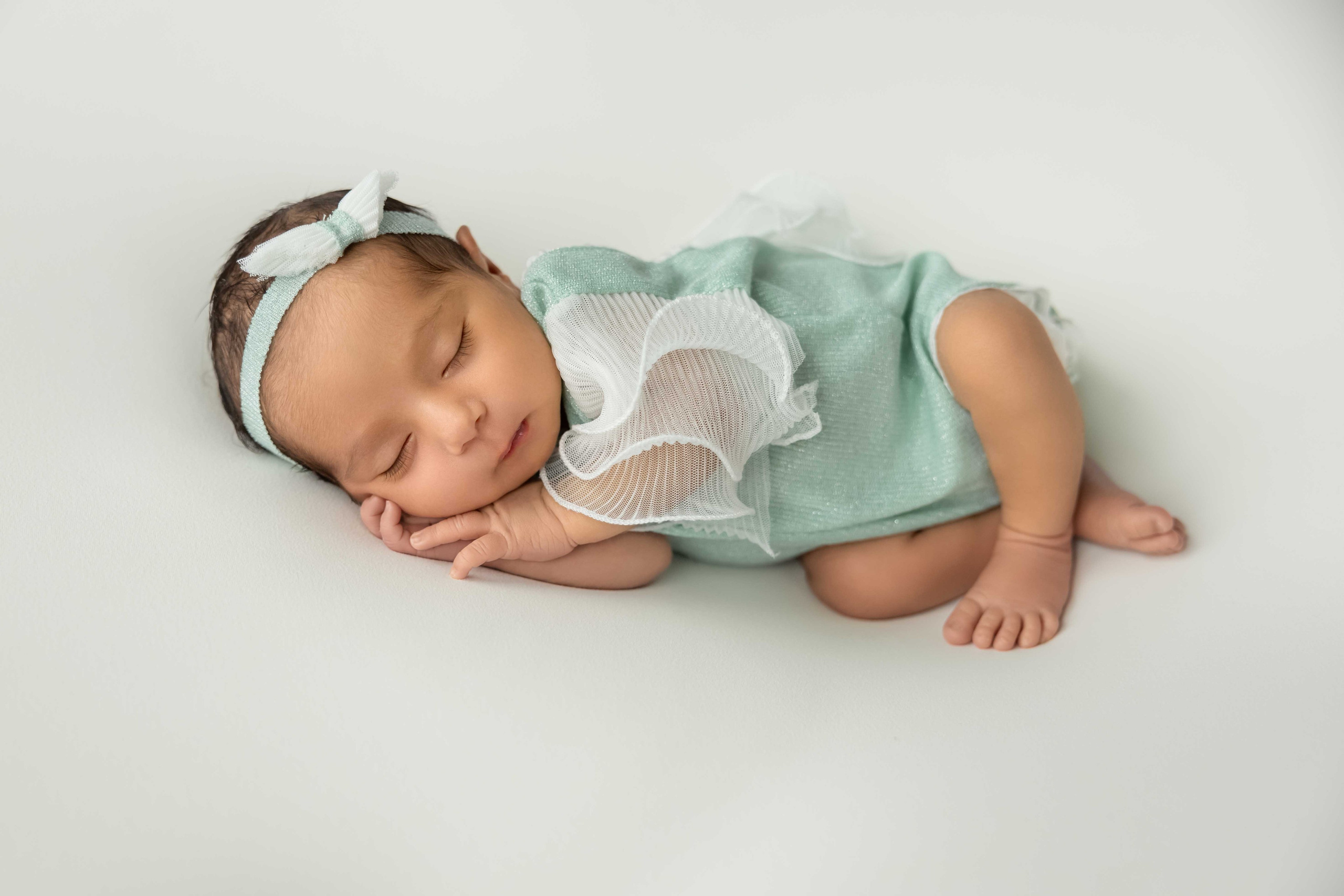 Newborn photos. Newborn photographer in Tampa Bay Area, FL